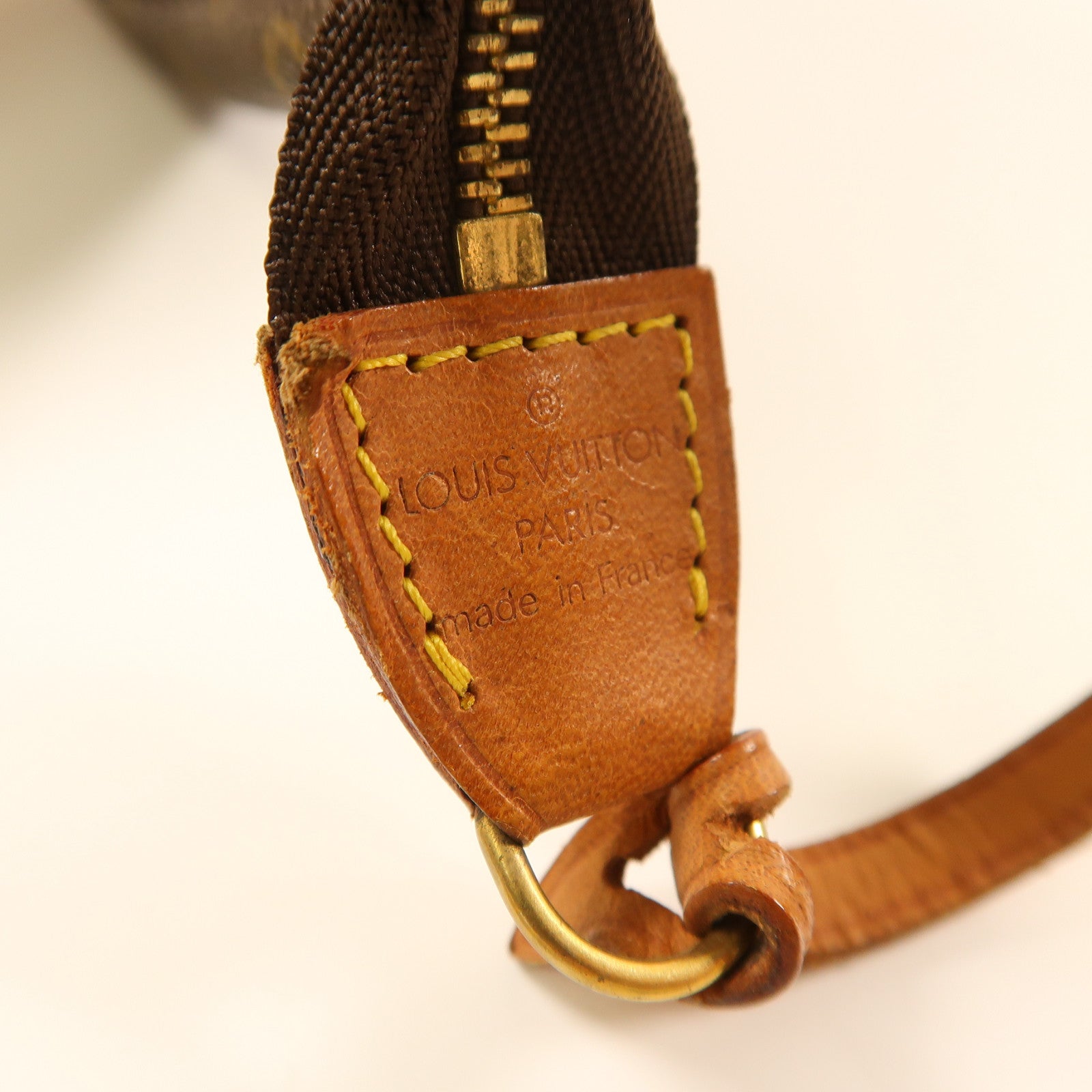 LOUIS VUITTON Monogram Pochette Accessoire金扣手拿包啡色