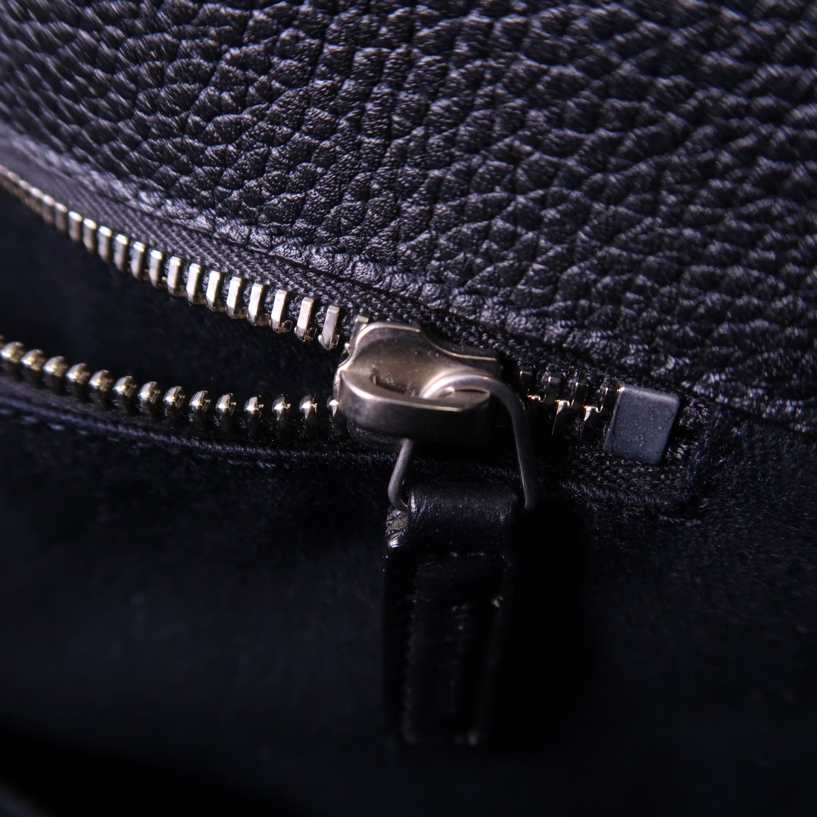 YVES SAINT LAURENT 牛皮皮革Shoulder Tote銀扣肩背袋/手挽袋