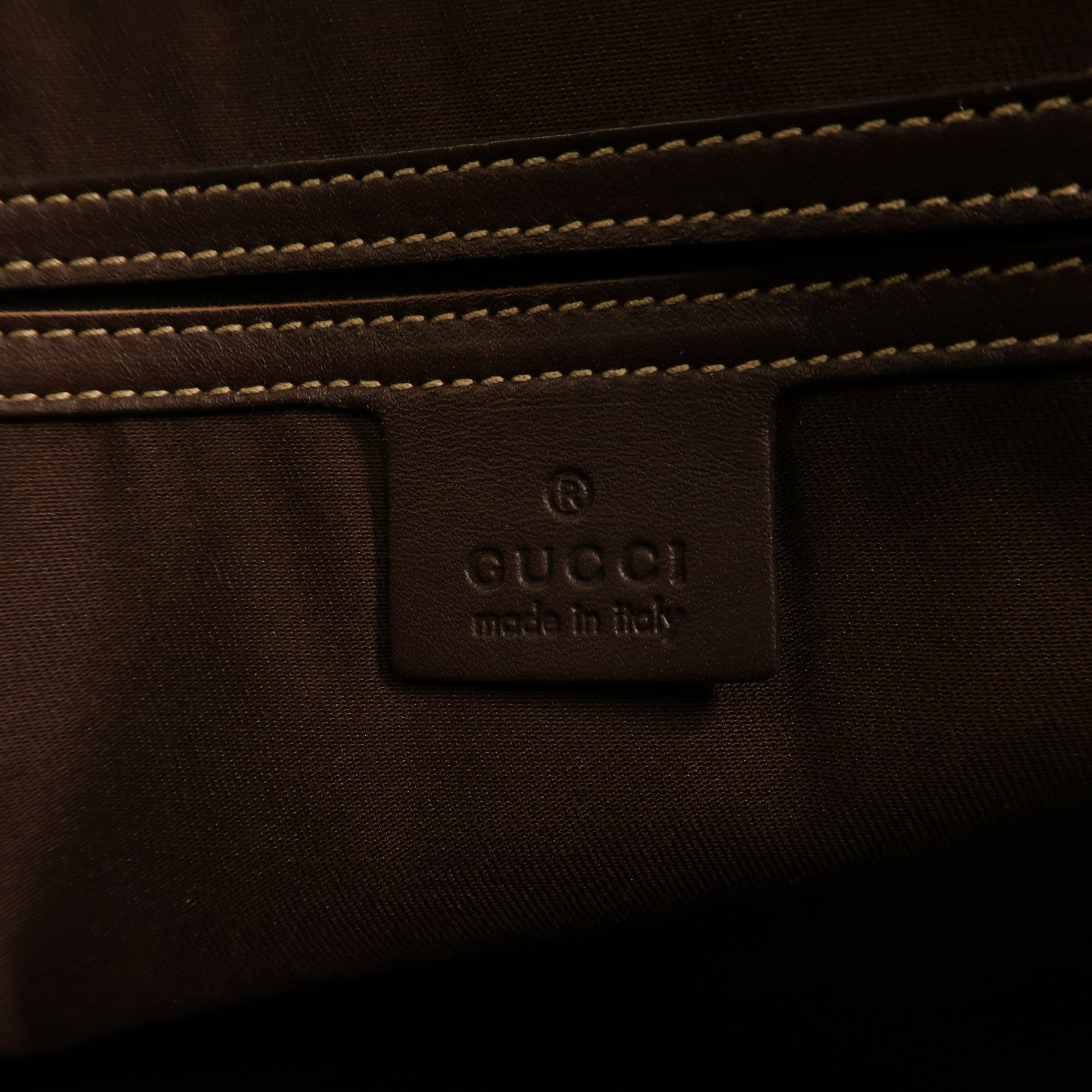 GUCCI 塗層帆布Messenger Bag金扣肩背袋米色