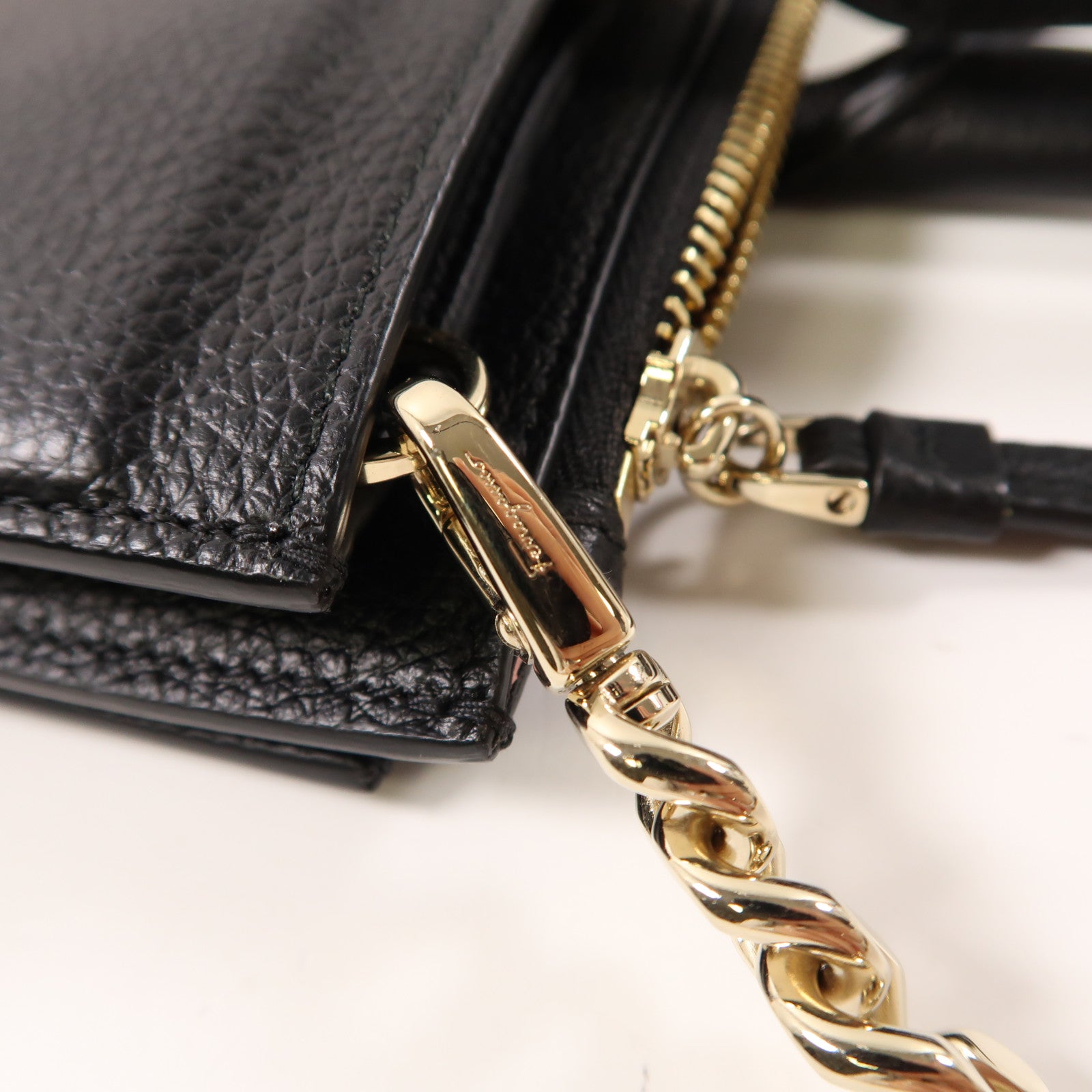 Salvatore Ferragamo 牛皮皮革Shoulder Bag金扣手挽肩背兩用袋粉紅色/黑色