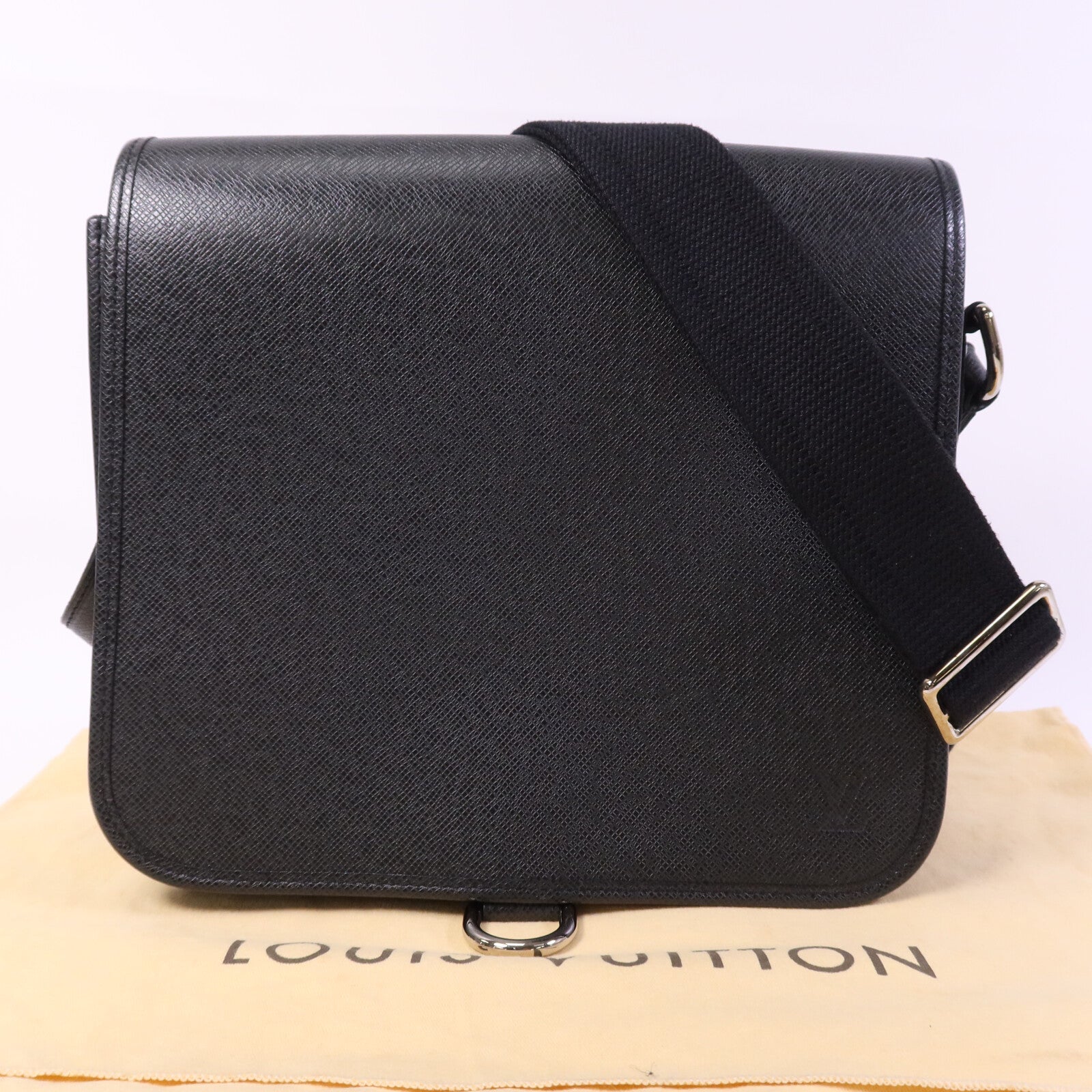LOUIS VUITTON Taiga Andrei銀扣肩背袋