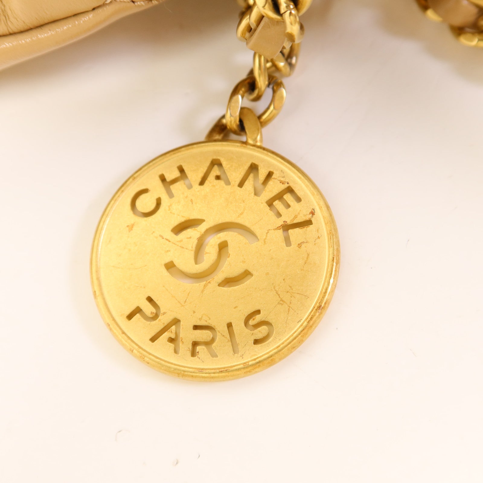 CHANEL 牛皮皮革Chanel 22 Mini鏈帶肩背袋