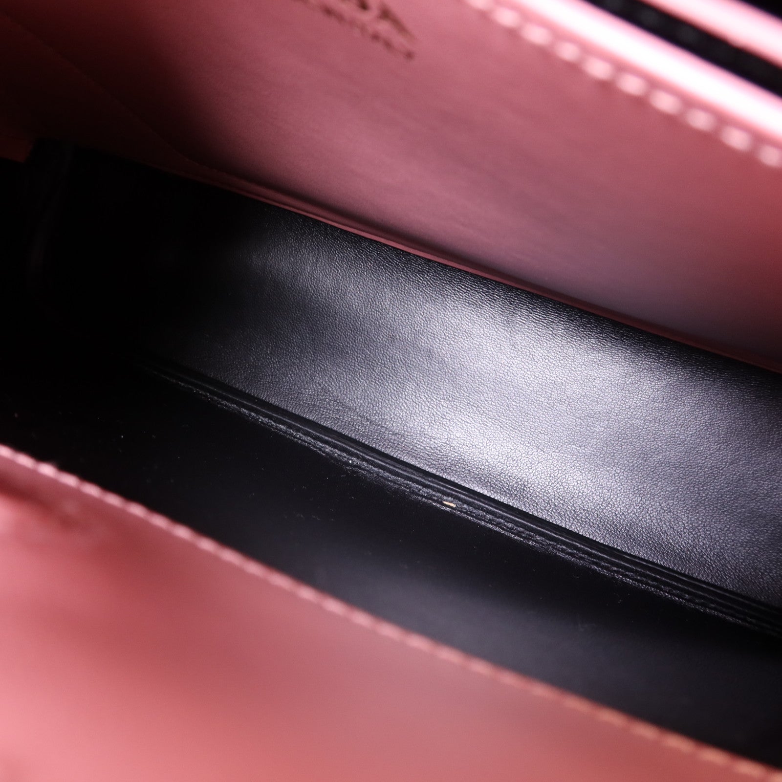 PRADA Saffiano皮革Matinee金扣手挽肩背兩用袋