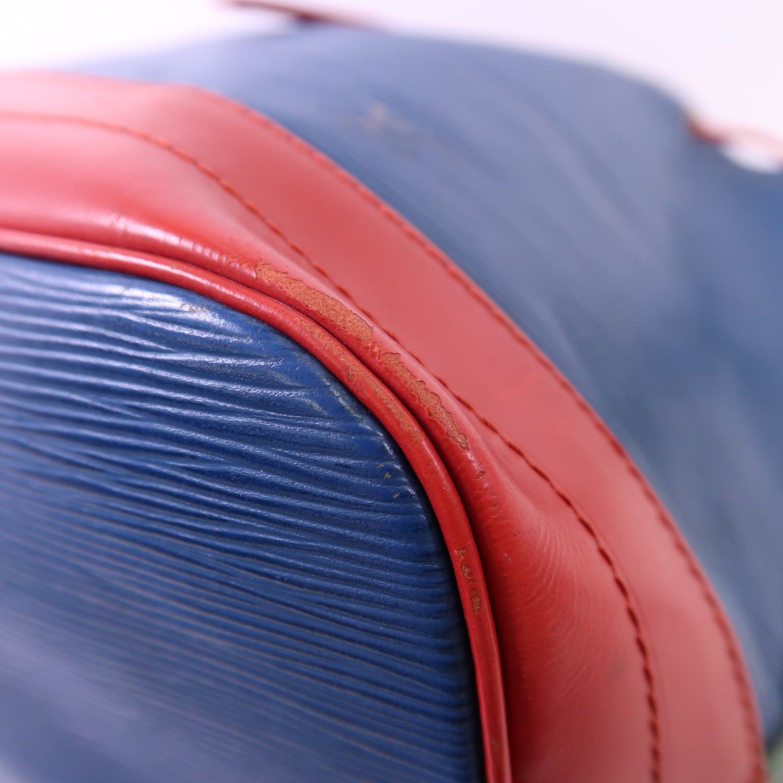 LOUIS VUITTON Epi Noe金扣肩背袋