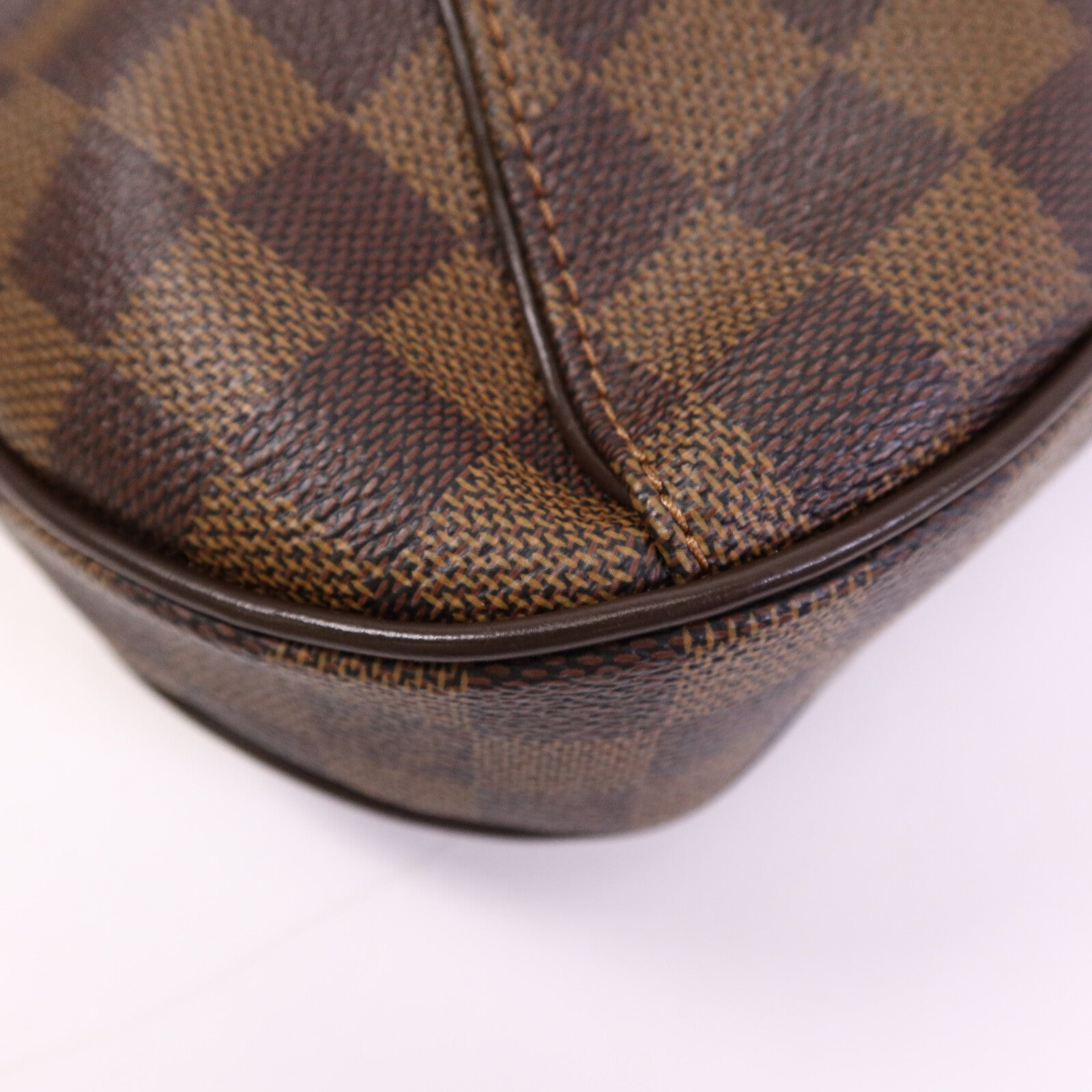 LOUIS VUITTON Damier Thames PM金扣肩背袋