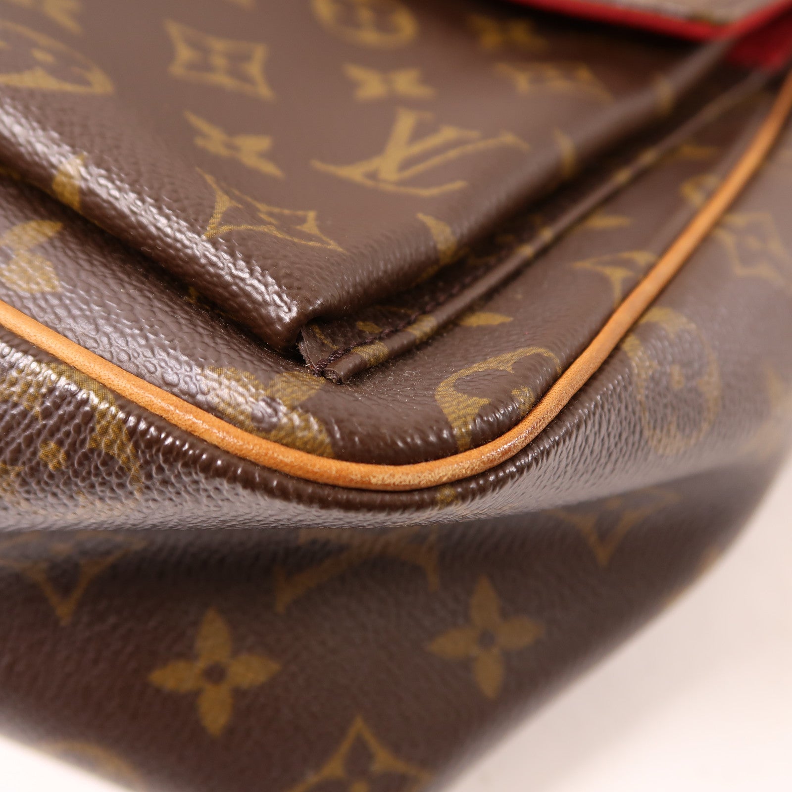 LOUIS VUITTON Monogram Viva Cite GM金扣肩背袋啡色 21 results are available, use up and down arrow keys to navigate.