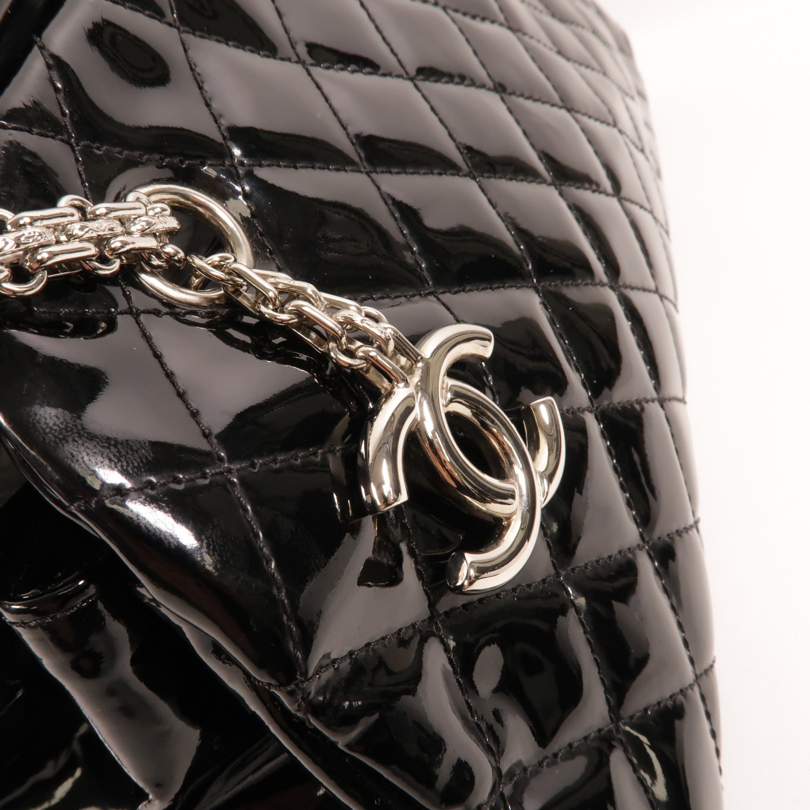 CHANEL 漆皮皮革Mademoiselle Bowling Bag鏈帶肩背袋