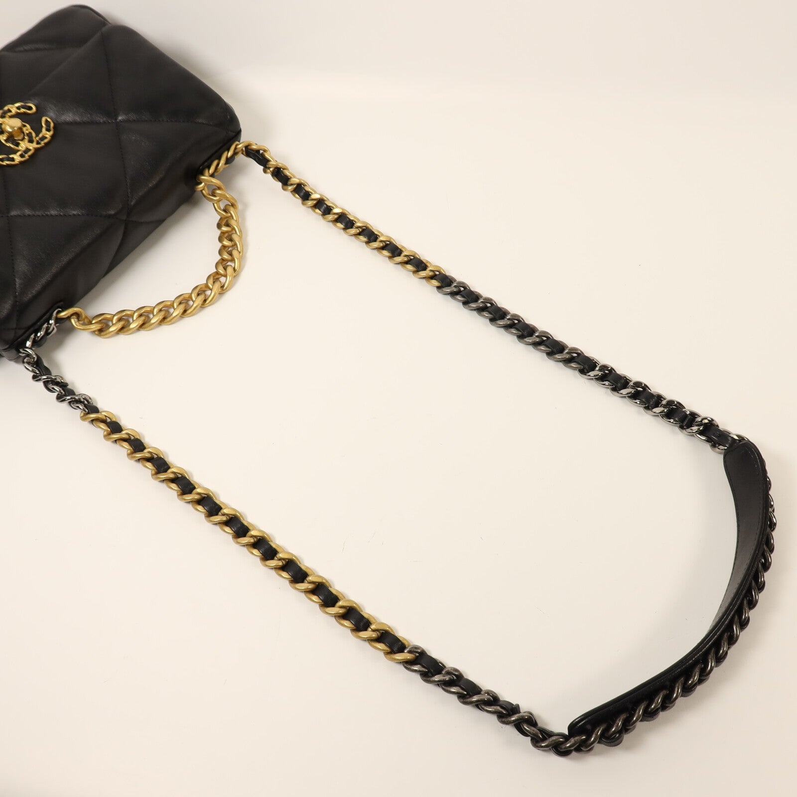 CHANEL 羊皮皮革C19 Small鏈帶肩背袋