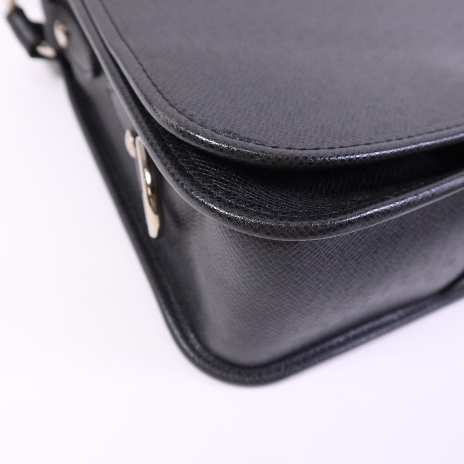 LOUIS VUITTON Taiga Andrei銀扣肩背袋