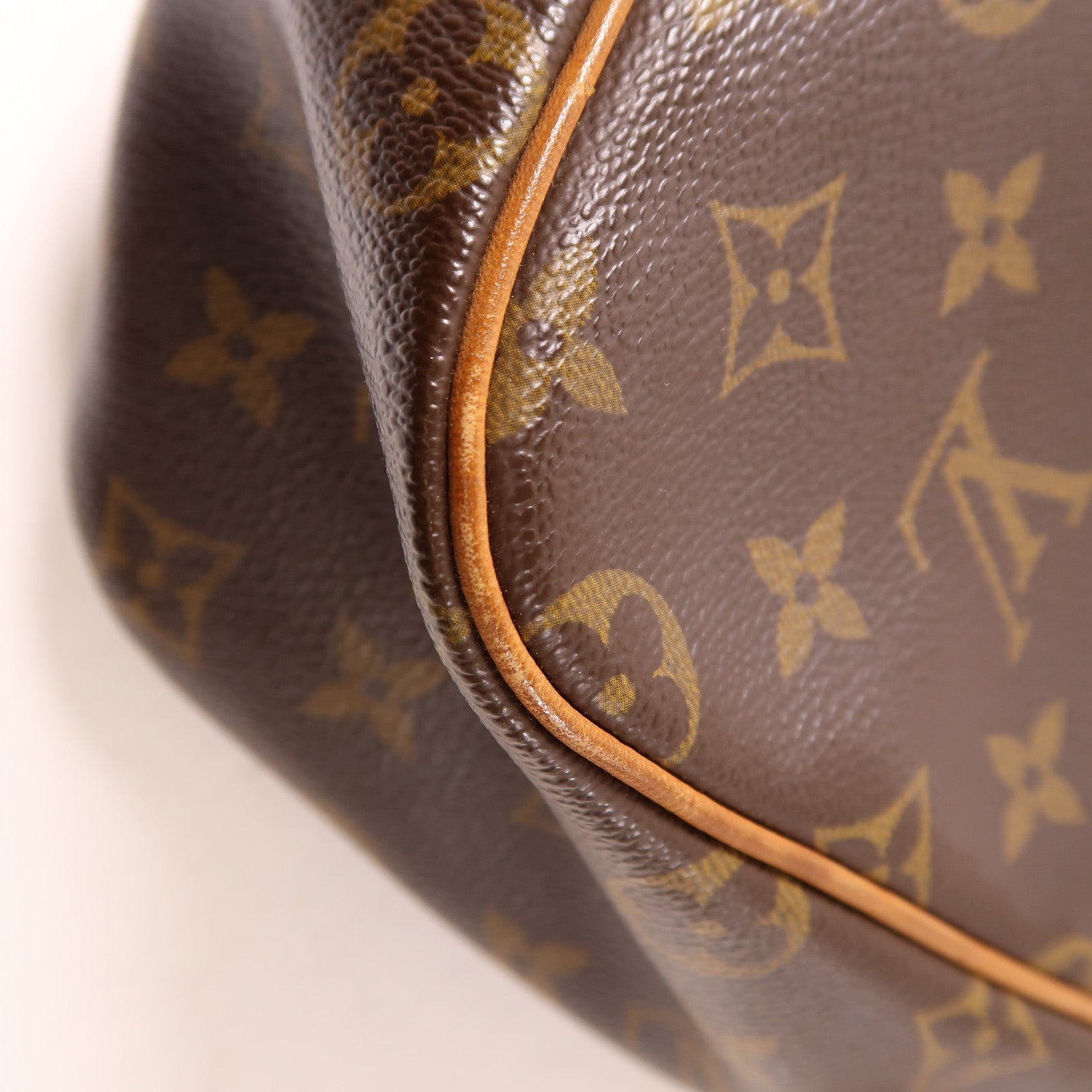 LOUIS VUITTON Monogram Viva Cite GM金扣肩背袋啡色 21 results are available, use up and down arrow keys to navigate.
