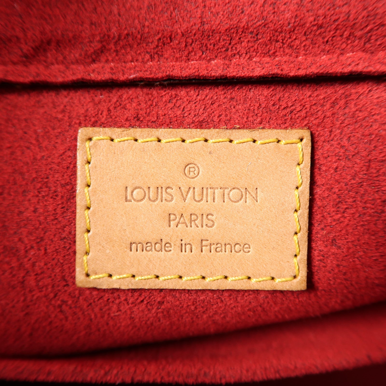 LOUIS VUITTON Monogram Viva Cite GM金扣肩背袋啡色 21 results are available, use up and down arrow keys to navigate.