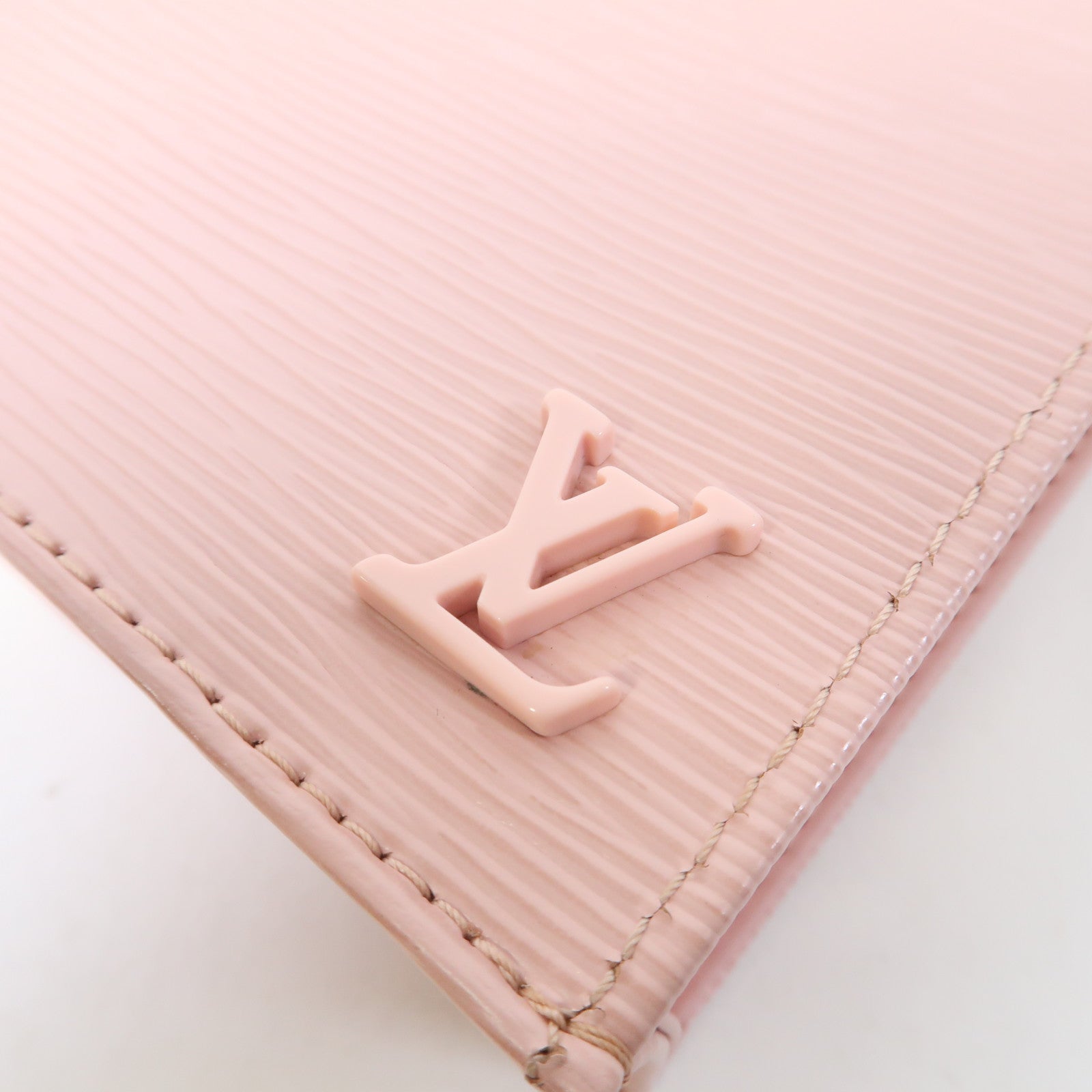 LOUIS VUITTON 【激減優惠】Epi Petit Sac Plat銀扣肩背袋粉紅色/黑色