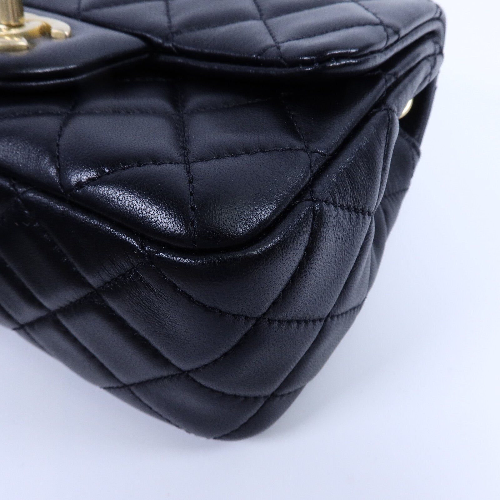 CHANEL 羊皮皮革Mini Classic 17 Gold Ball鏈帶肩背袋
