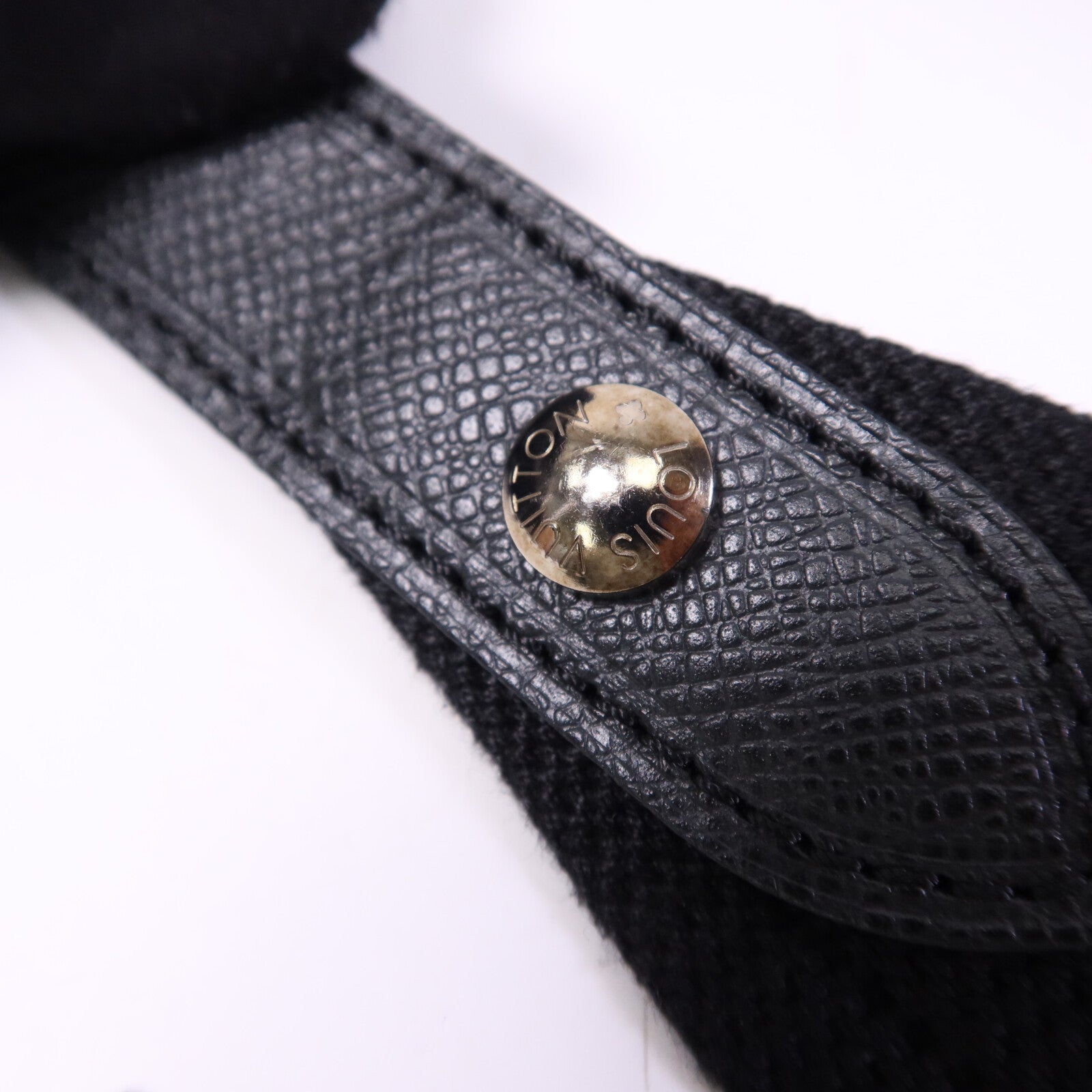 LOUIS VUITTON Taiga Andrei銀扣肩背袋