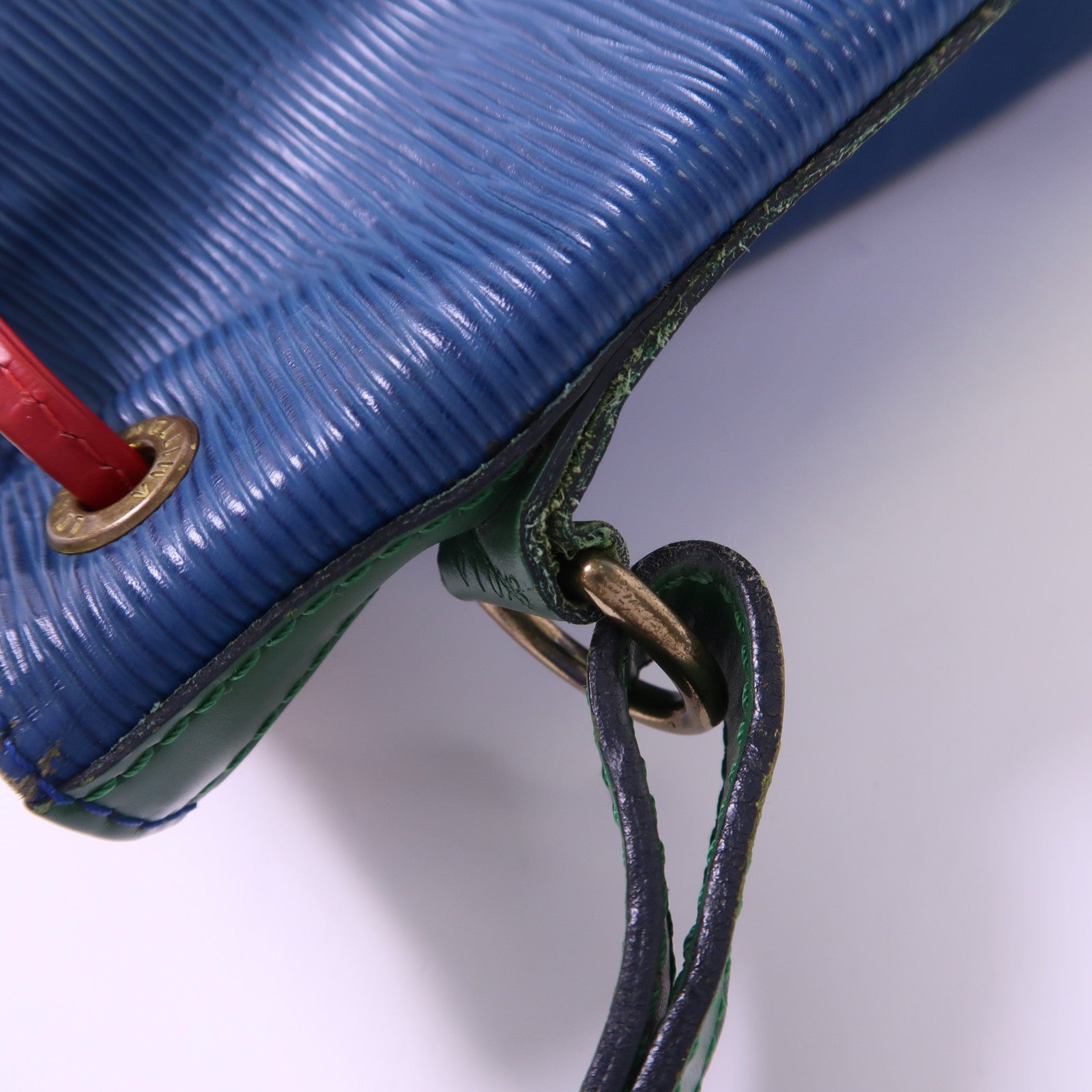 LOUIS VUITTON Epi Noe金扣肩背袋