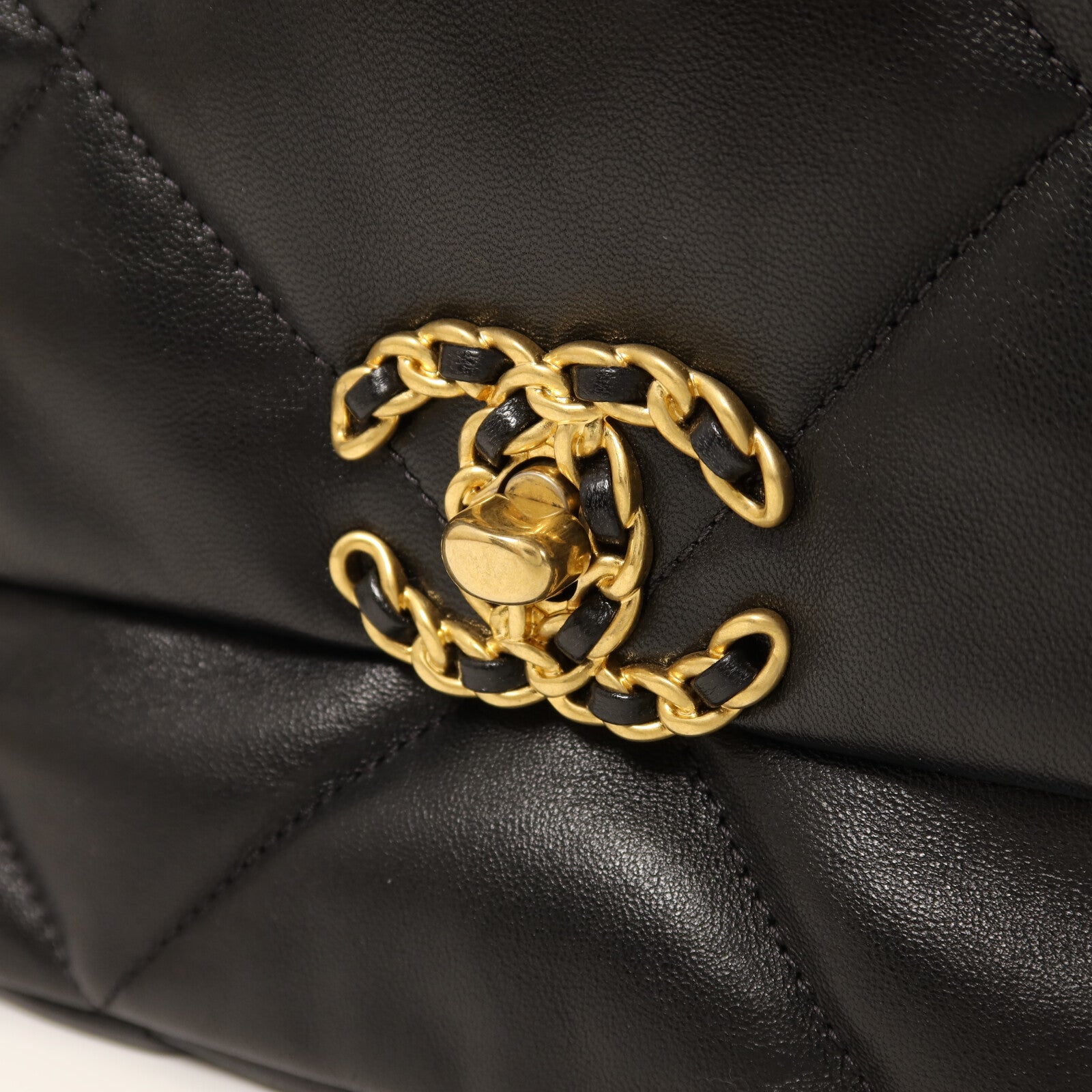 CHANEL 羊皮皮革C19 Small鏈帶肩背袋
