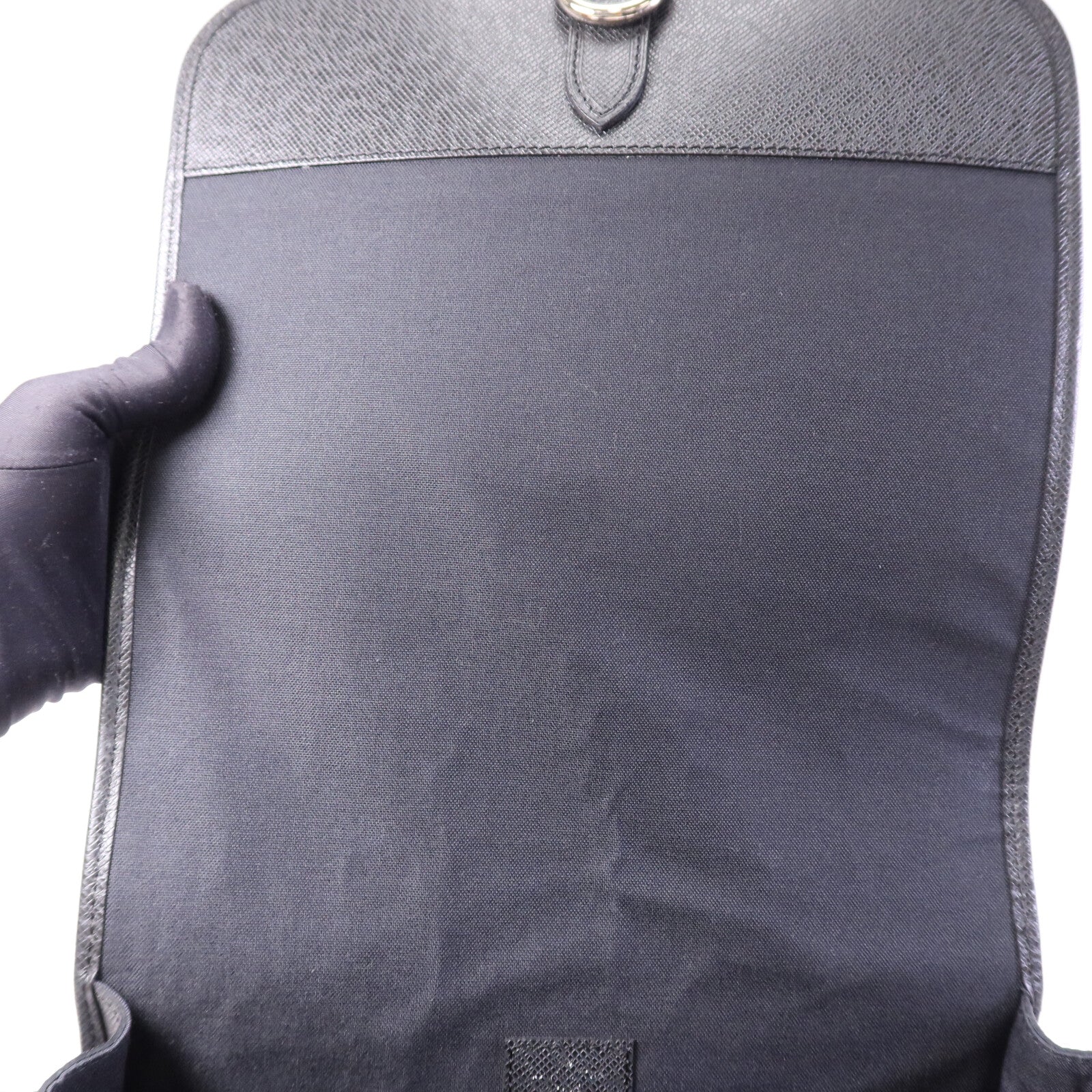 LOUIS VUITTON Taiga Andrei銀扣肩背袋