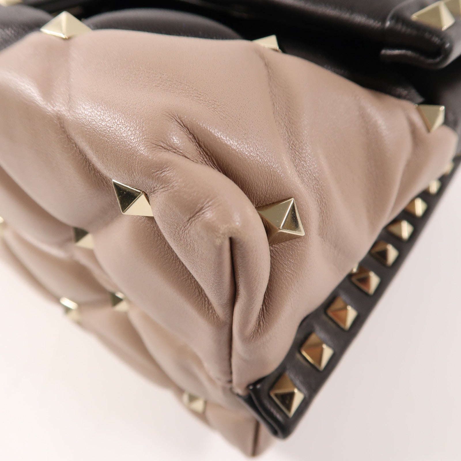 Valentino 牛皮皮革2way Shoulder Bag金扣手挽肩背兩用袋杏色/黑色