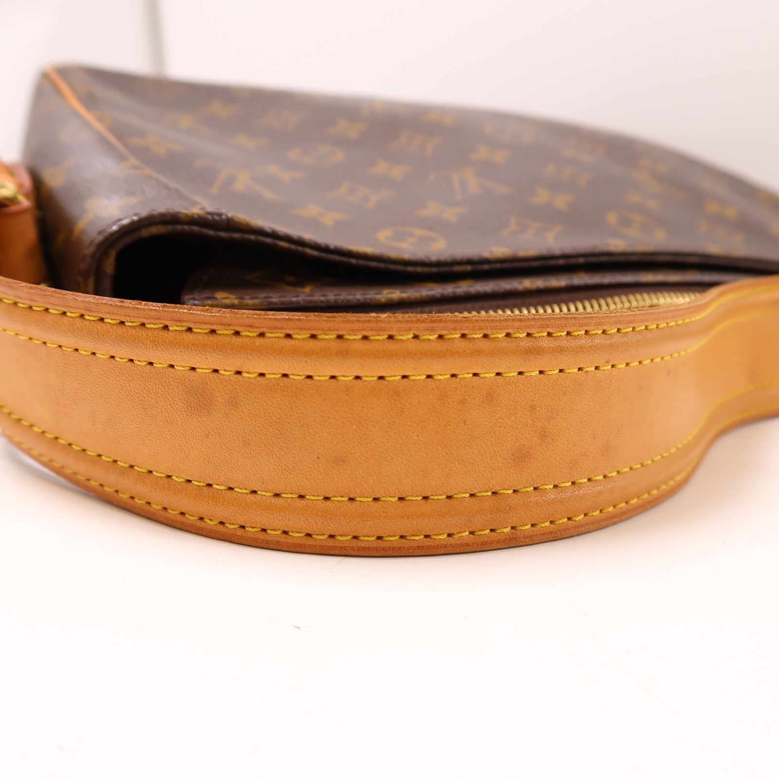 LOUIS VUITTON Monogram Viva Cite GM金扣肩背袋啡色 21 results are available, use up and down arrow keys to navigate.