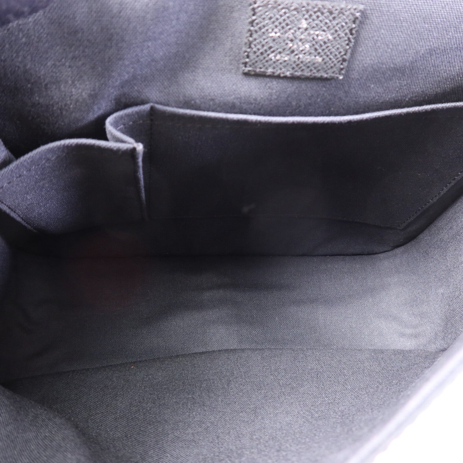 LOUIS VUITTON Taiga Andrei銀扣肩背袋