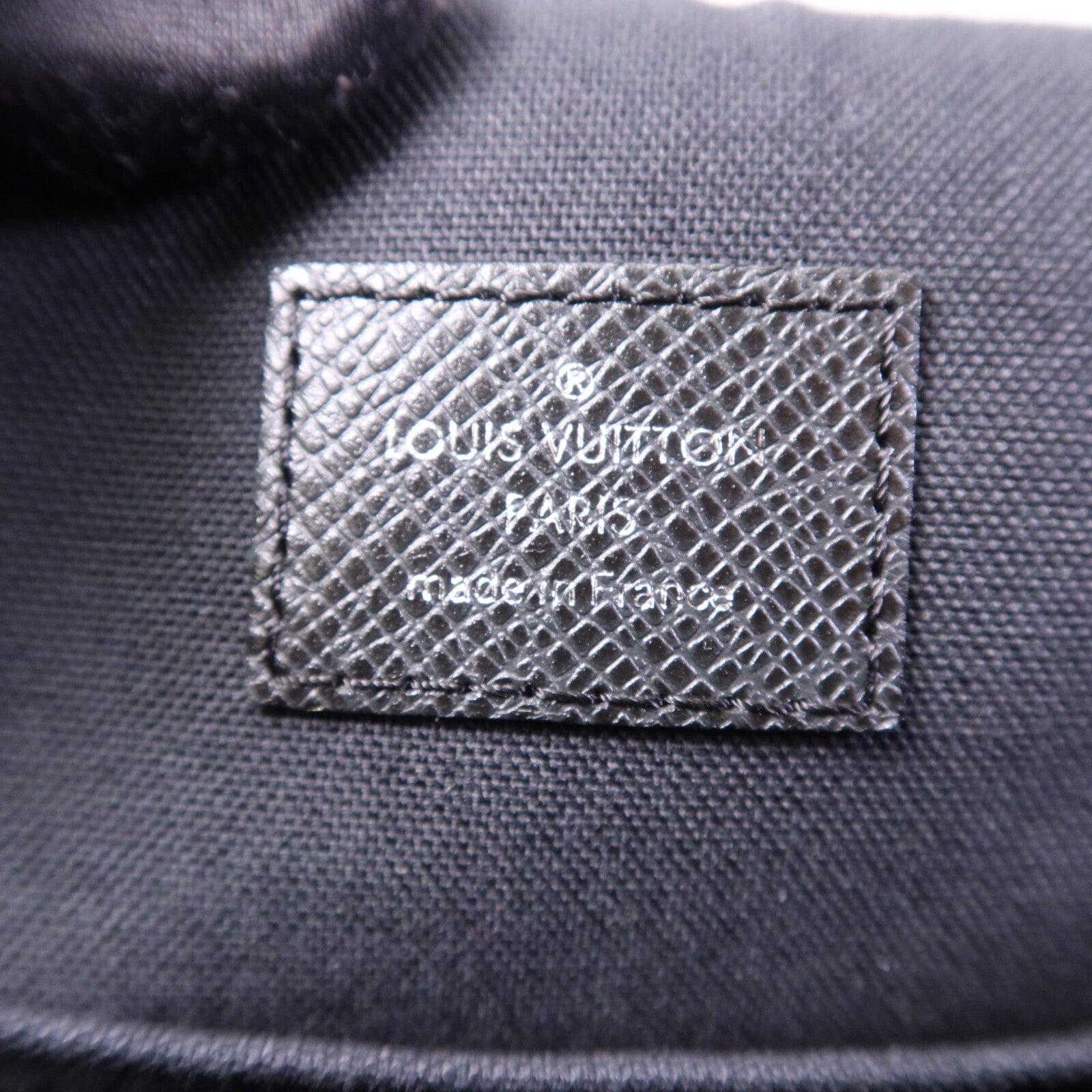 LOUIS VUITTON Taiga Andrei銀扣肩背袋