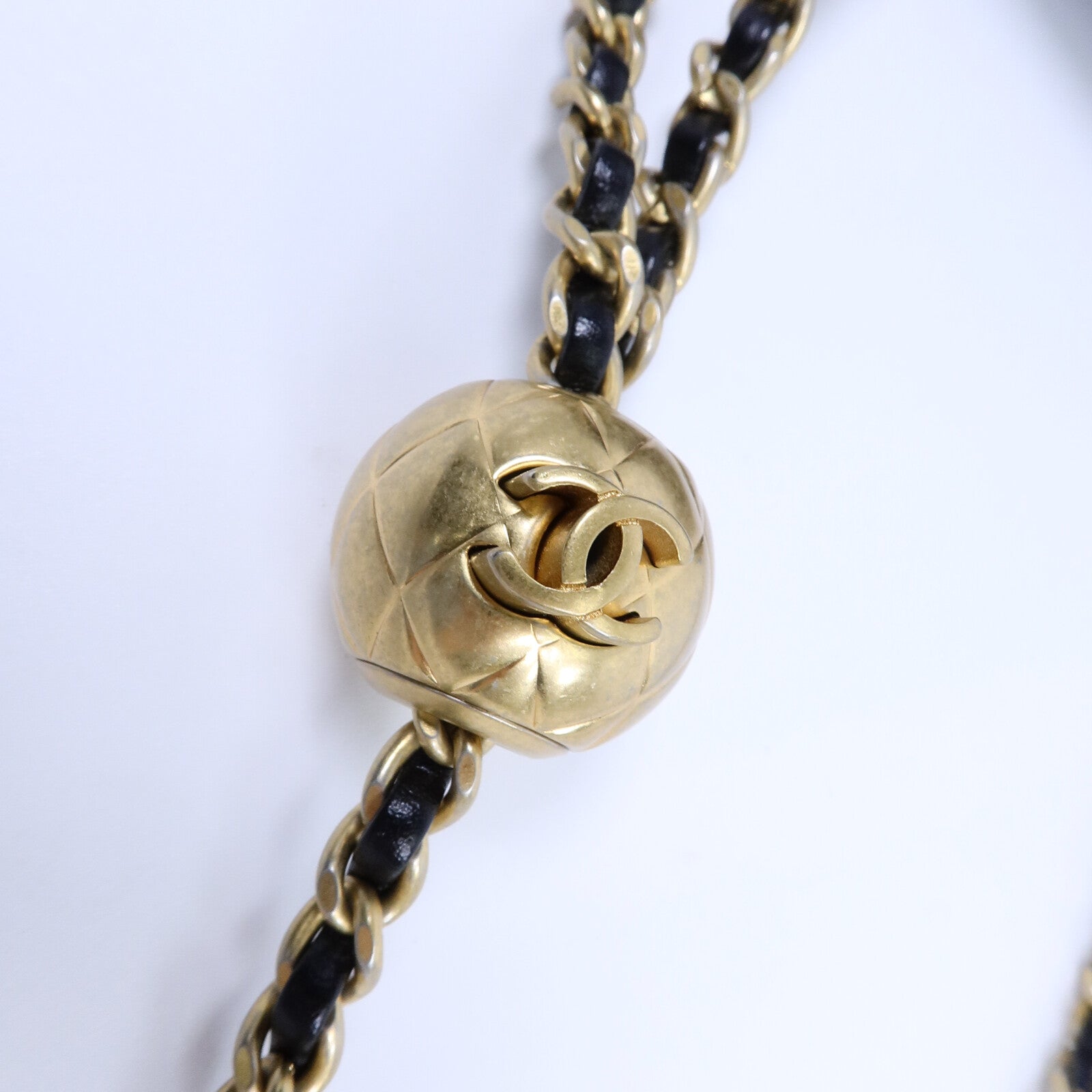 CHANEL 羊皮皮革Mini Classic 17 Gold Ball鏈帶肩背袋