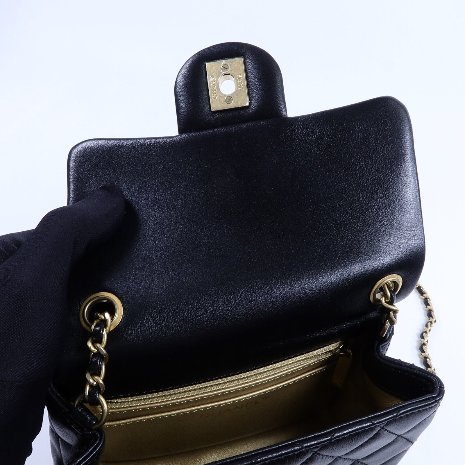 CHANEL 羊皮皮革Mini Classic 17 Gold Ball鏈帶肩背袋