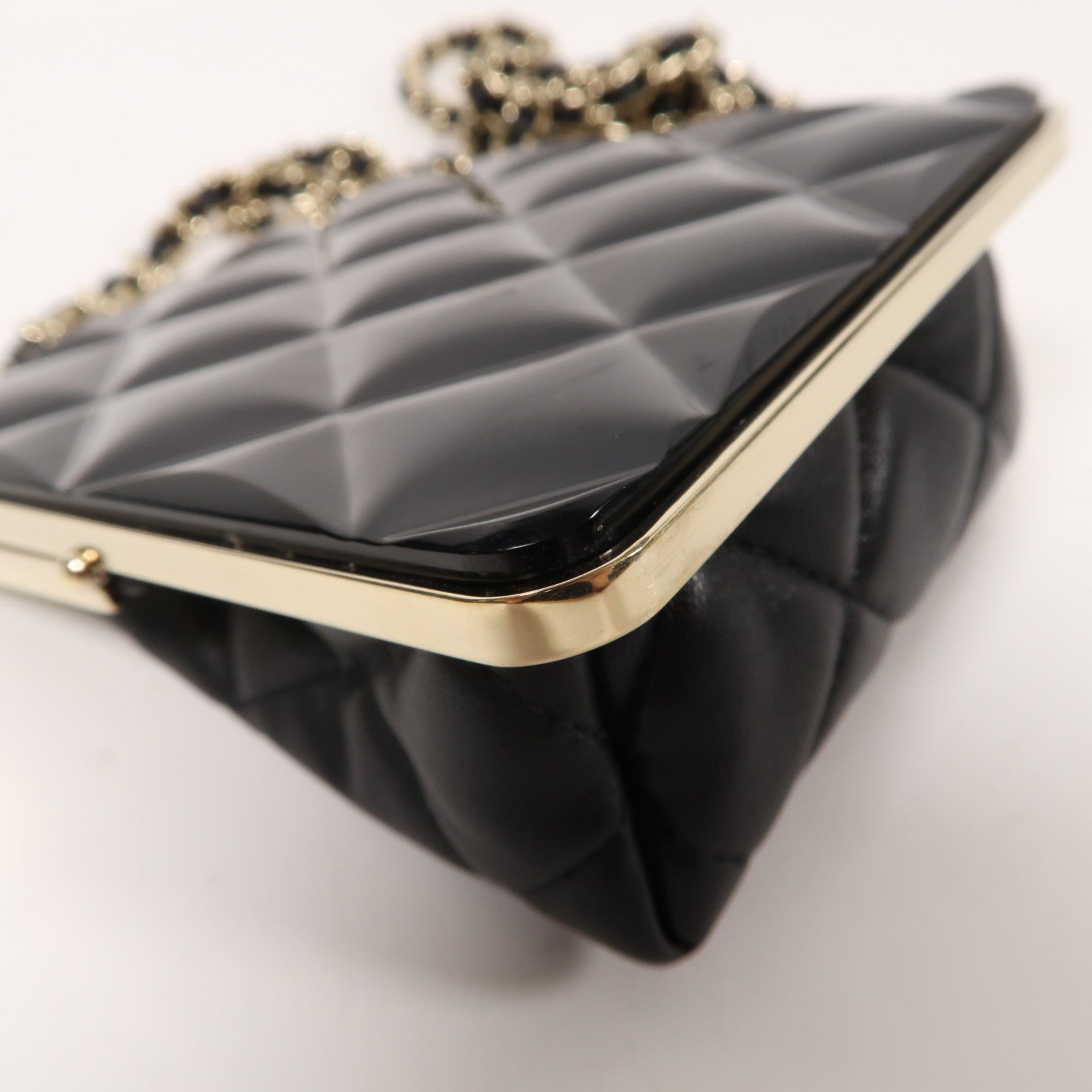 CHANEL 菱格皮革Chain Clutch金扣肩背袋黑色