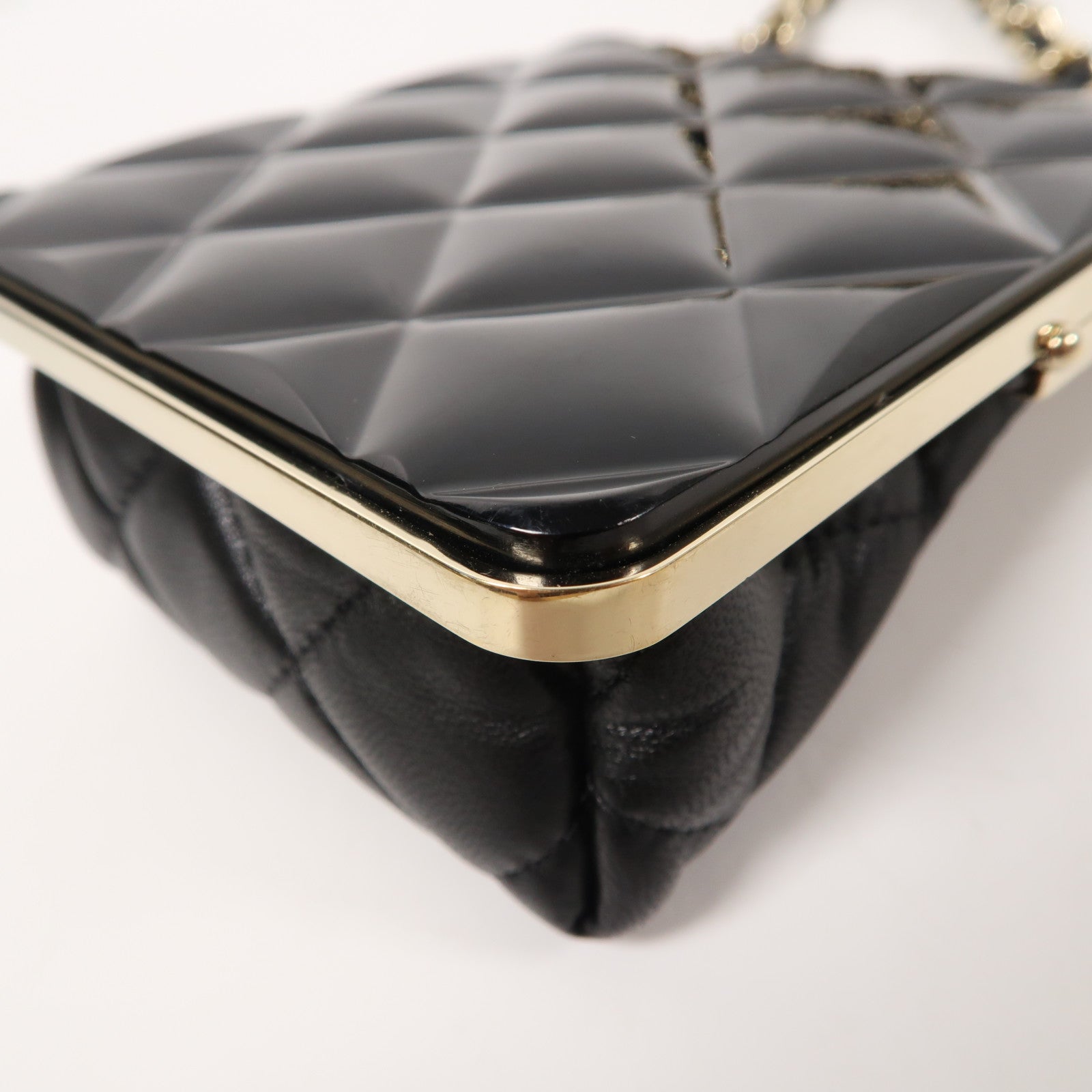 CHANEL 菱格皮革Chain Clutch金扣肩背袋黑色
