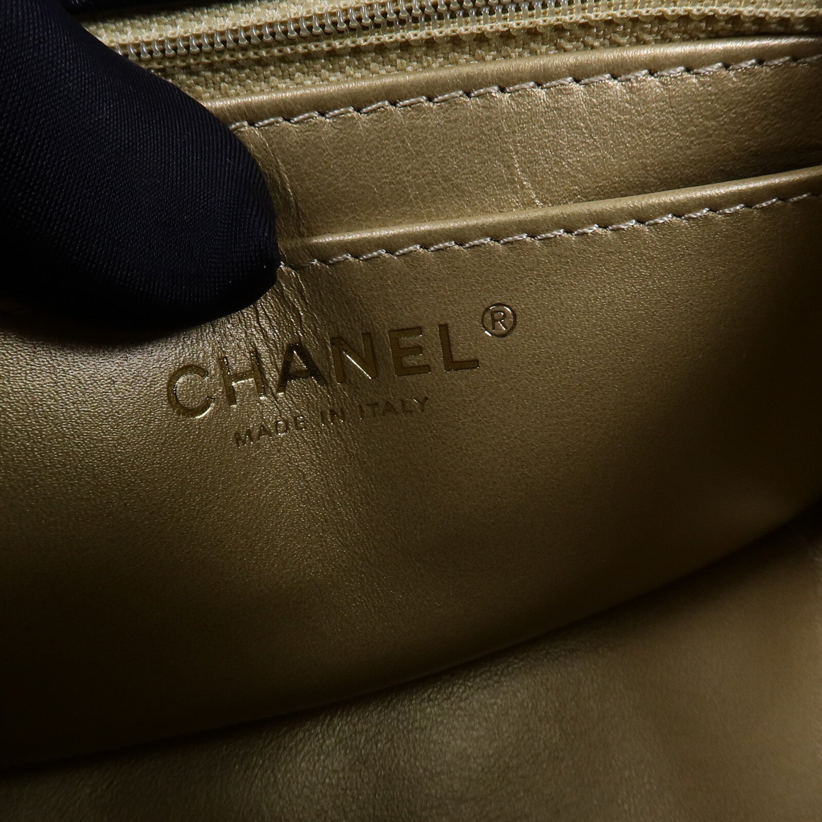 CHANEL 羊皮皮革Mini Classic 17 Gold Ball鏈帶肩背袋