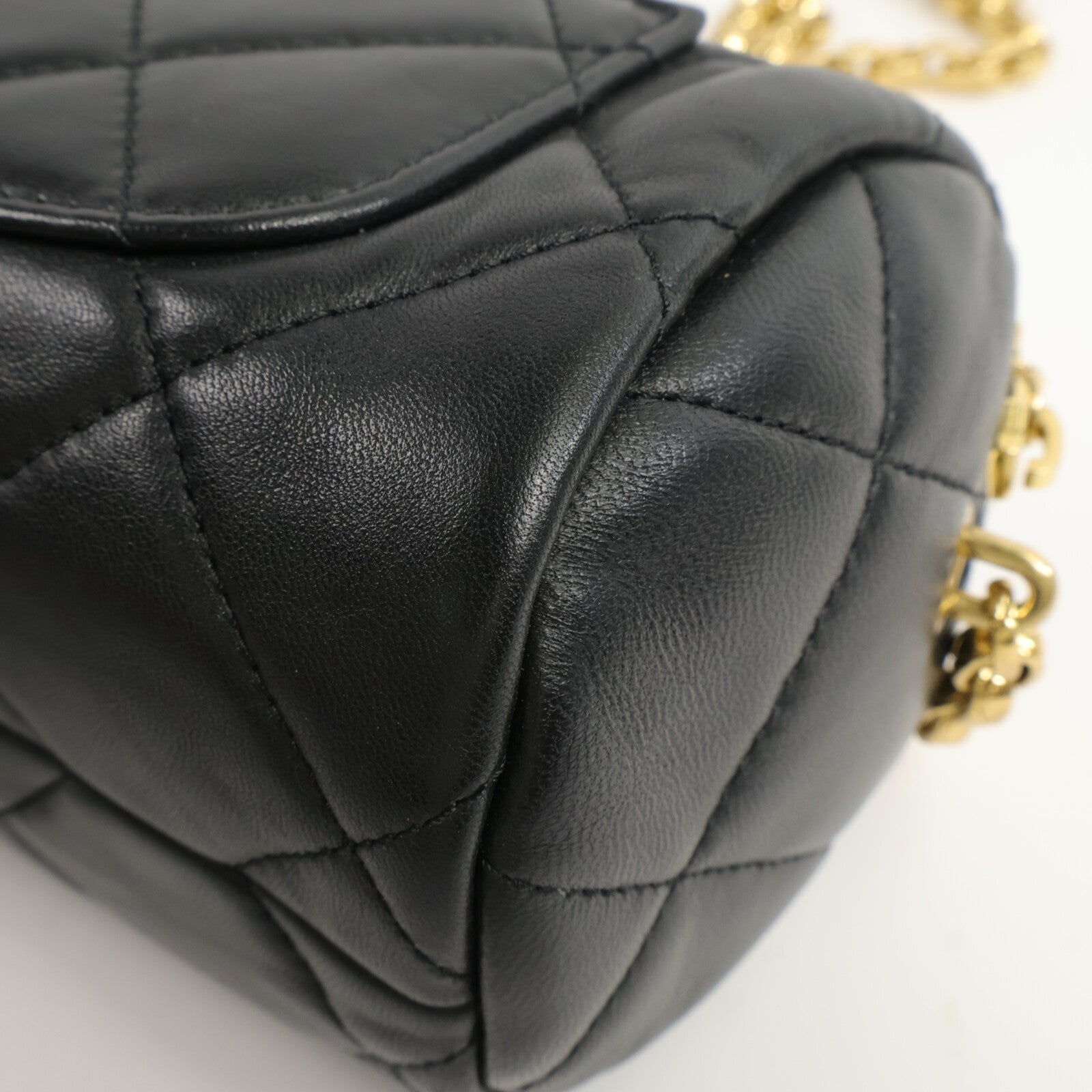CHANEL 羊皮皮革Mini Bowling鏈帶肩背袋