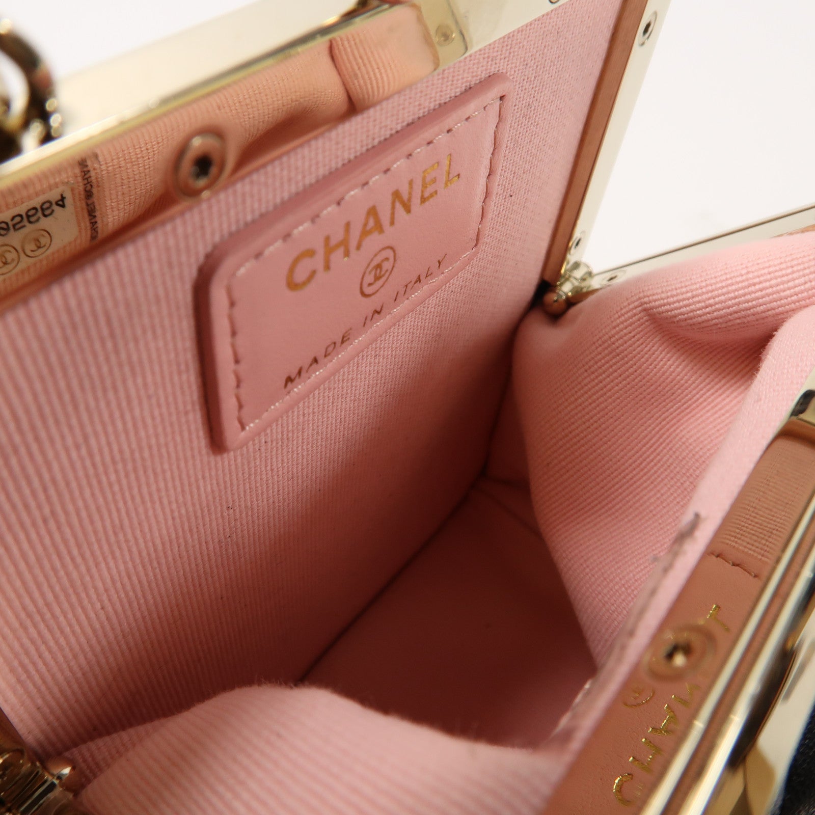 CHANEL 菱格皮革Chain Clutch金扣肩背袋黑色