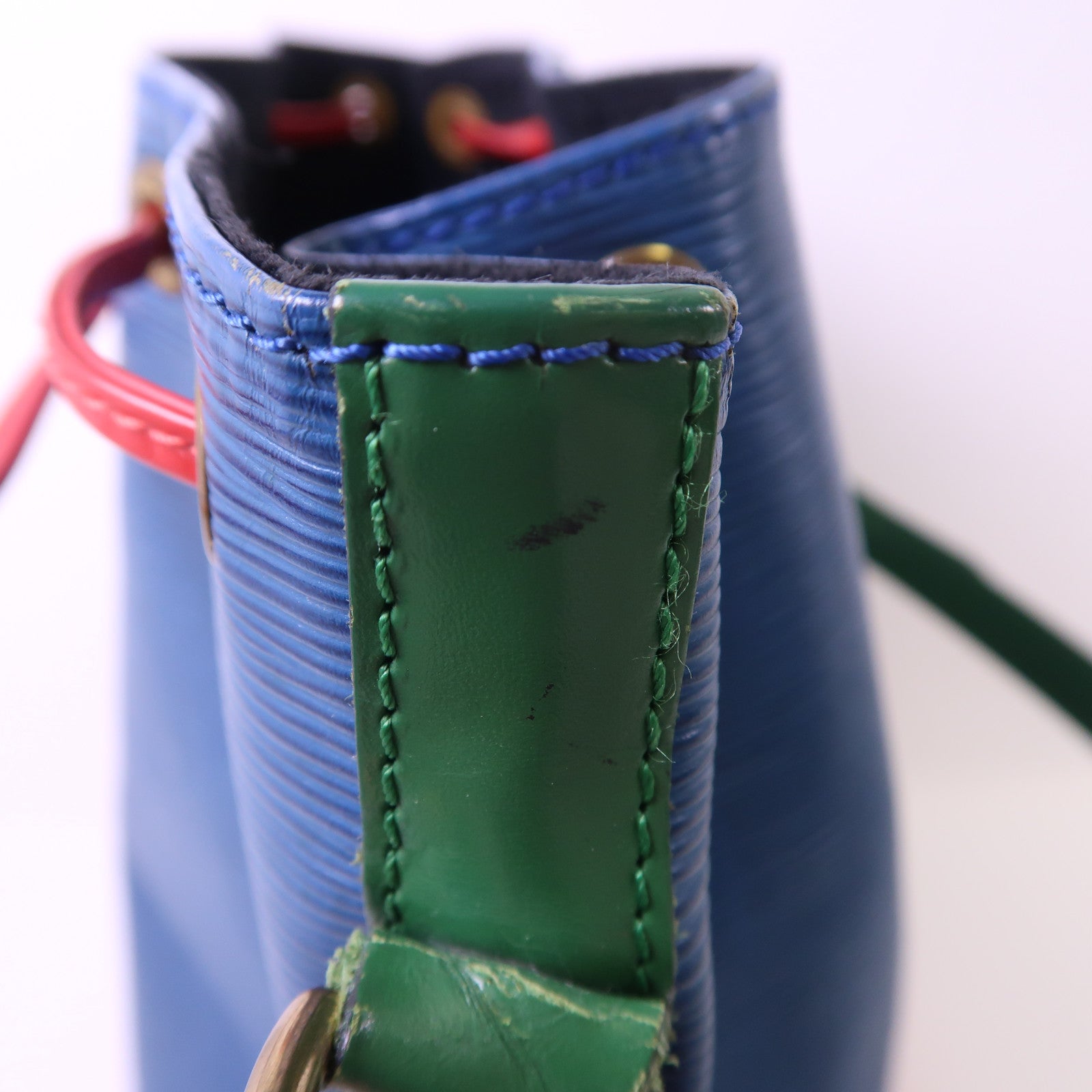 LOUIS VUITTON Epi Noe金扣肩背袋