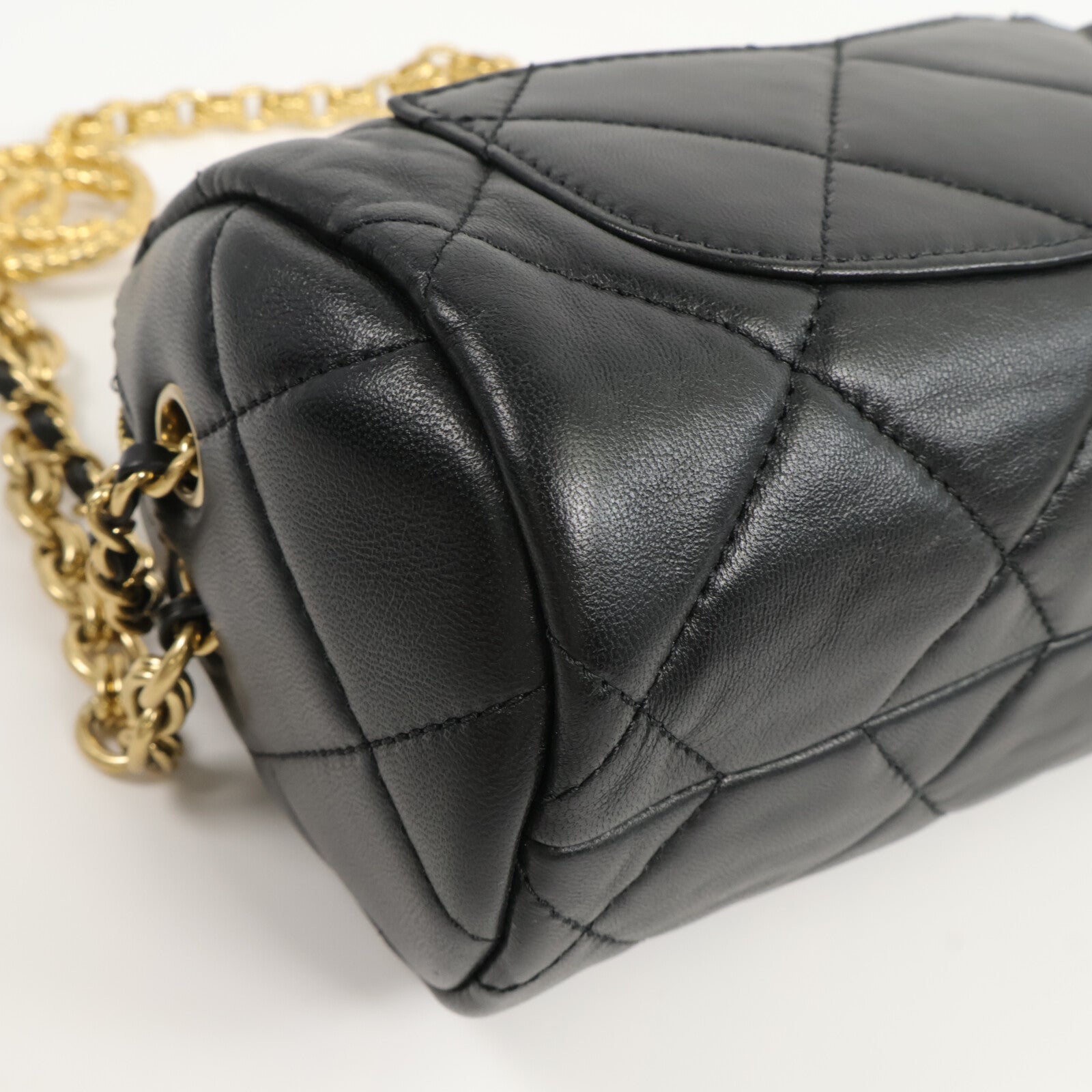 CHANEL 羊皮皮革Mini Bowling鏈帶肩背袋