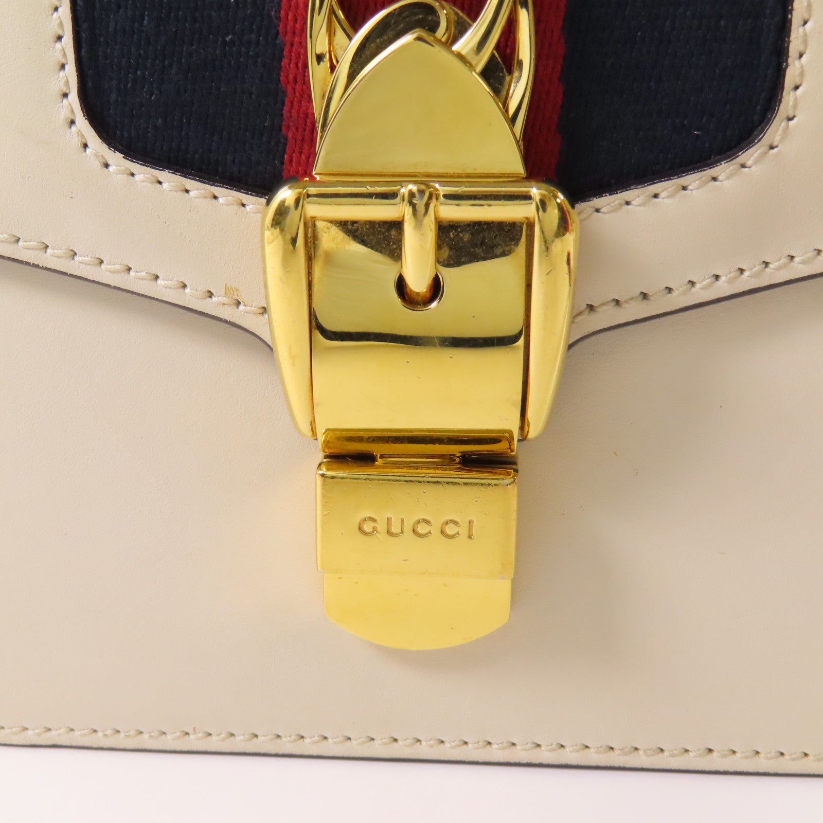 GUCCI 牛皮皮革Sylvie金扣肩背袋