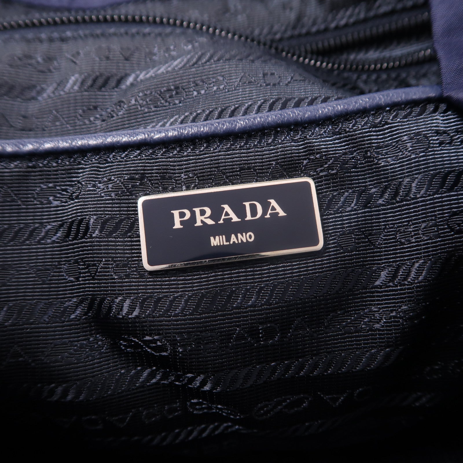 PRADA 尼龍Backpack銀扣背包
