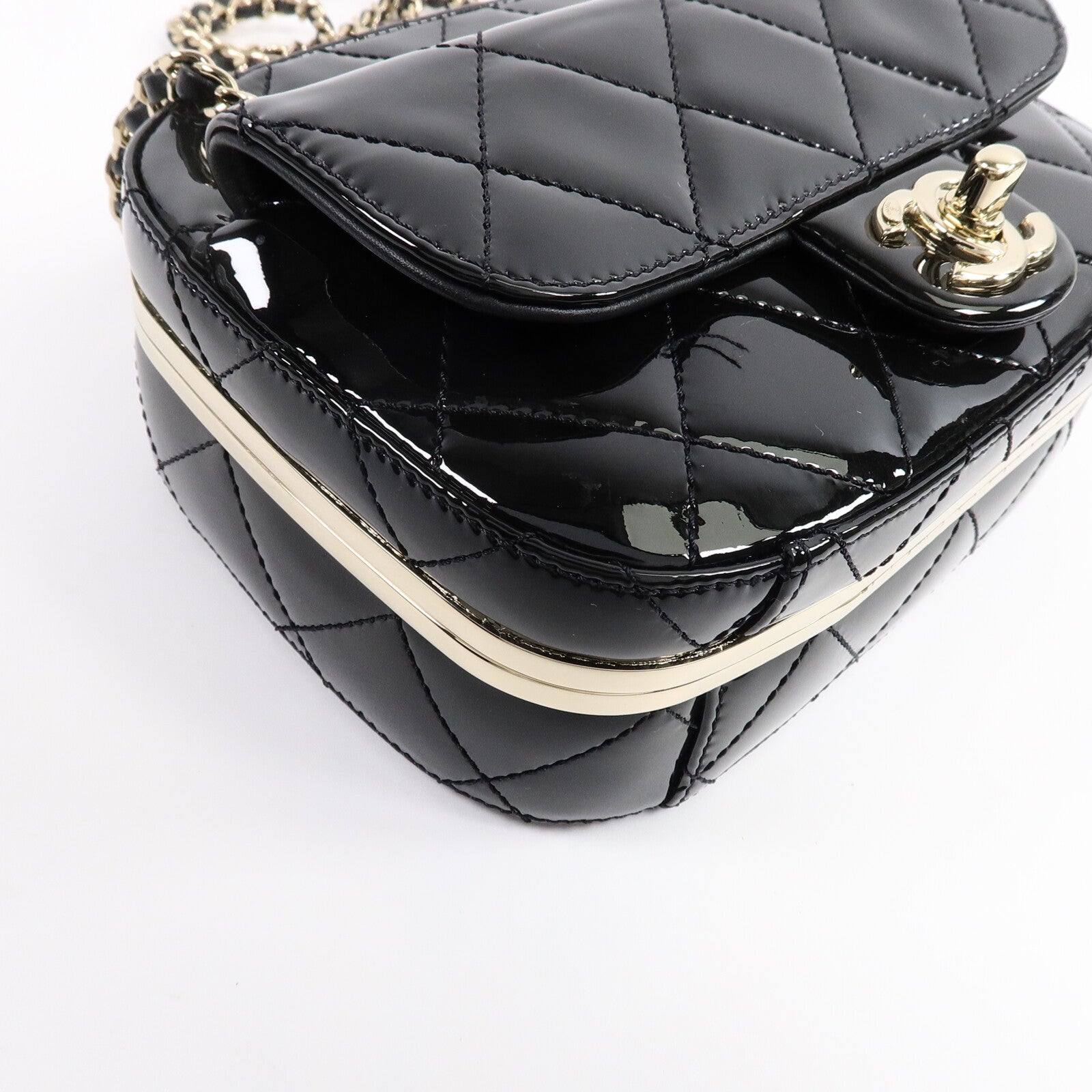 CHANEL 漆皮皮革Mini Camera Case鏈帶肩背袋