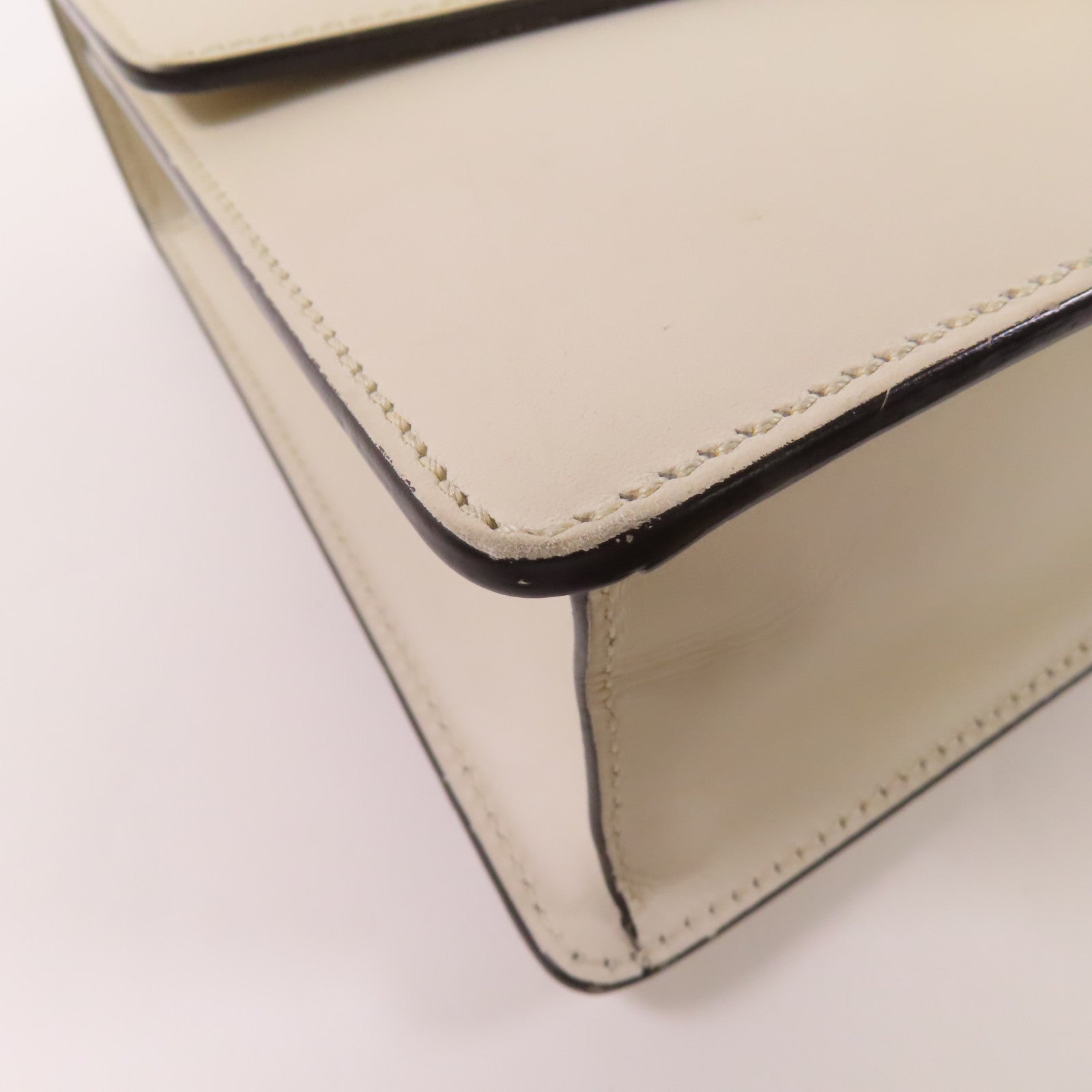 GUCCI 牛皮皮革Sylvie金扣肩背袋