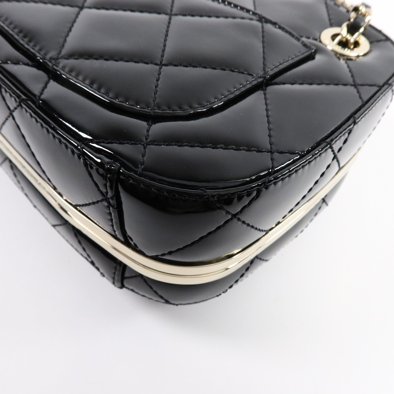 CHANEL 漆皮皮革Mini Camera Case鏈帶肩背袋
