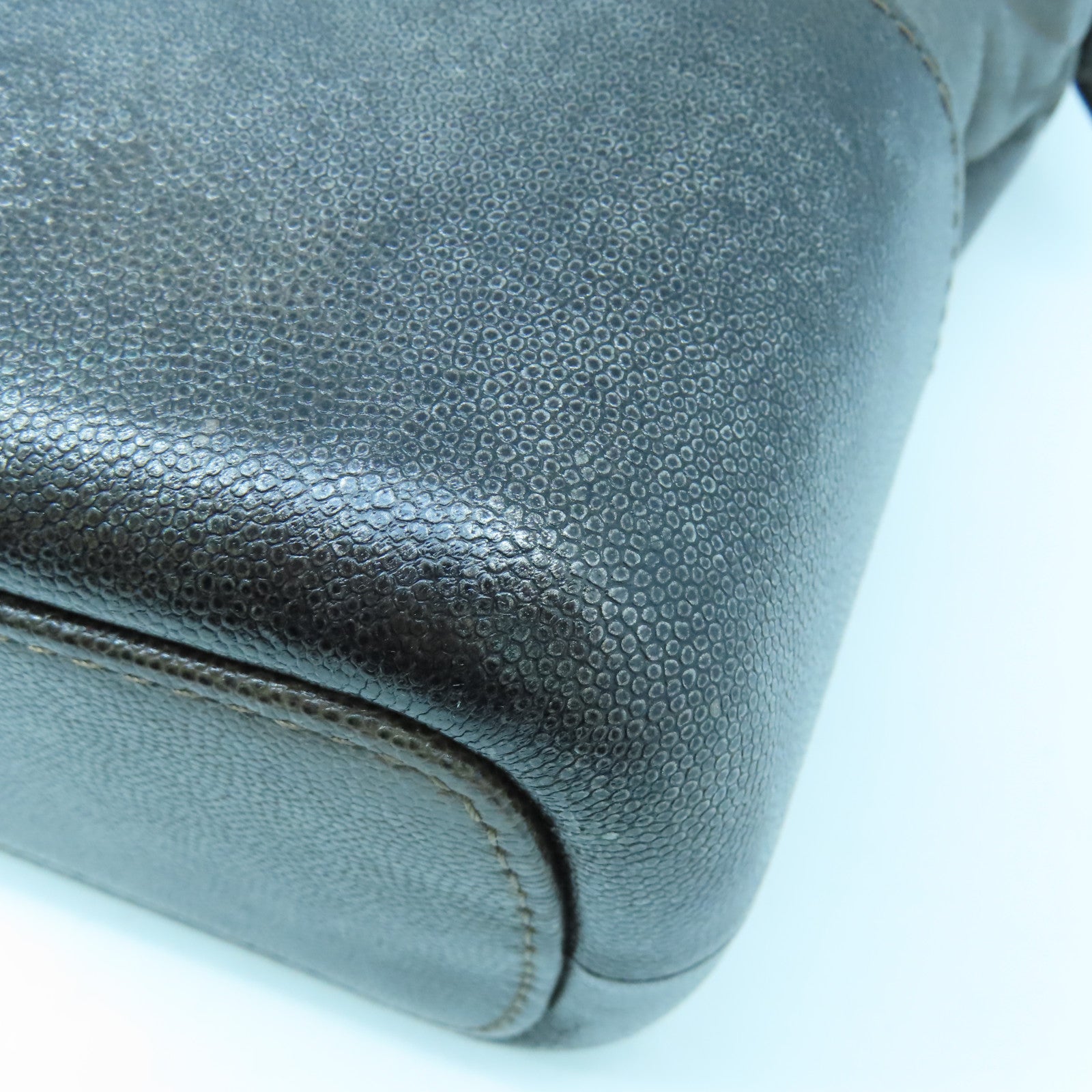 CHANEL 【均一特價】Caviar皮革Chevron Gabrielle Medium鏈帶肩背袋銀色