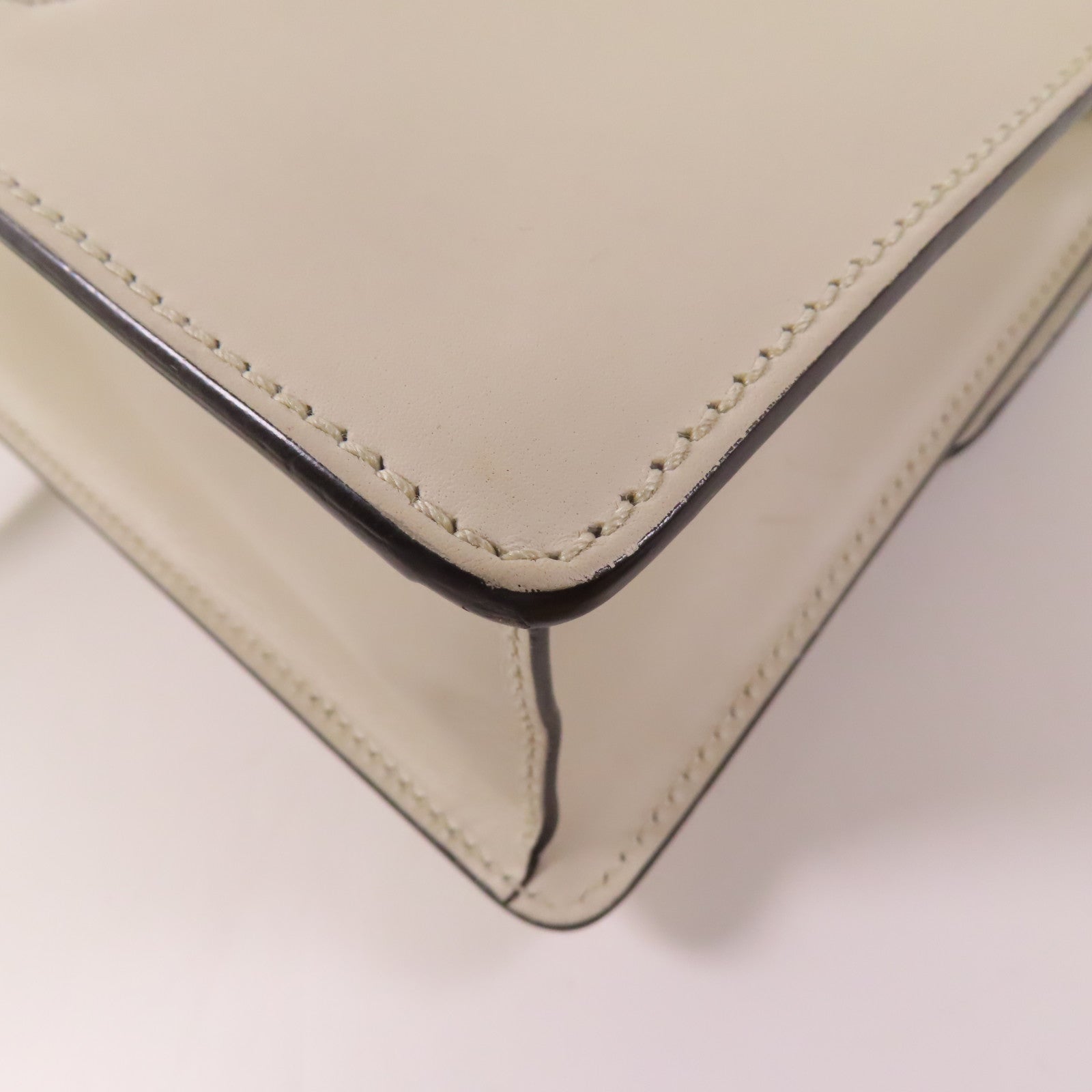 GUCCI 牛皮皮革Sylvie金扣肩背袋