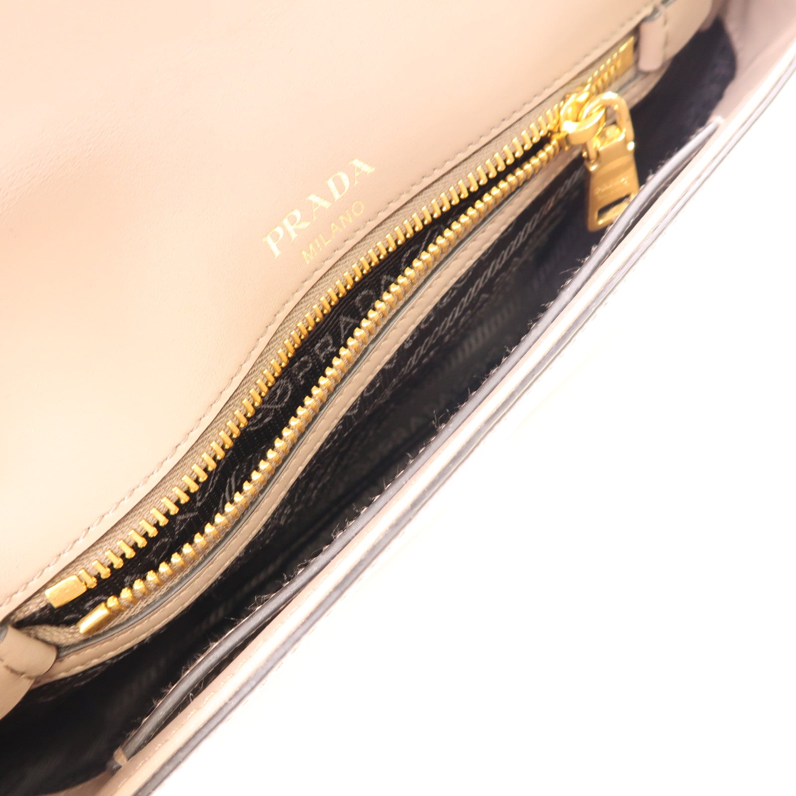 PRADA Saffiano皮革Chain Shoulder金扣肩背袋