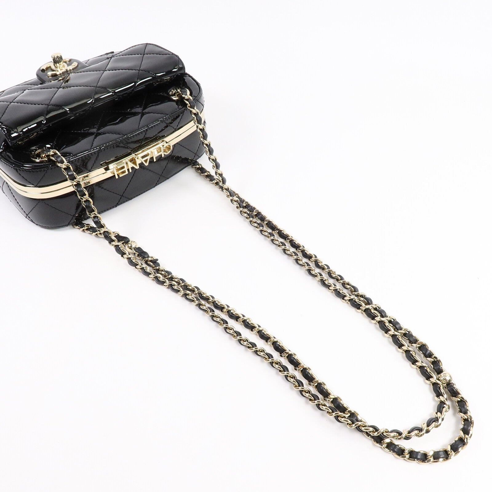 CHANEL 漆皮皮革Mini Camera Case鏈帶肩背袋