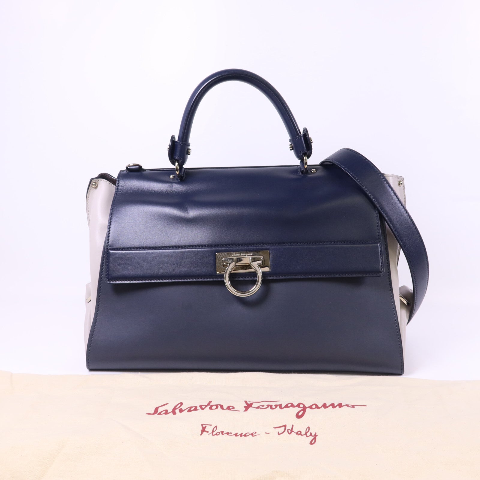 Salvatore Ferragamo 牛皮皮革2 Way Shoulder Bag銀扣手挽肩背兩用袋