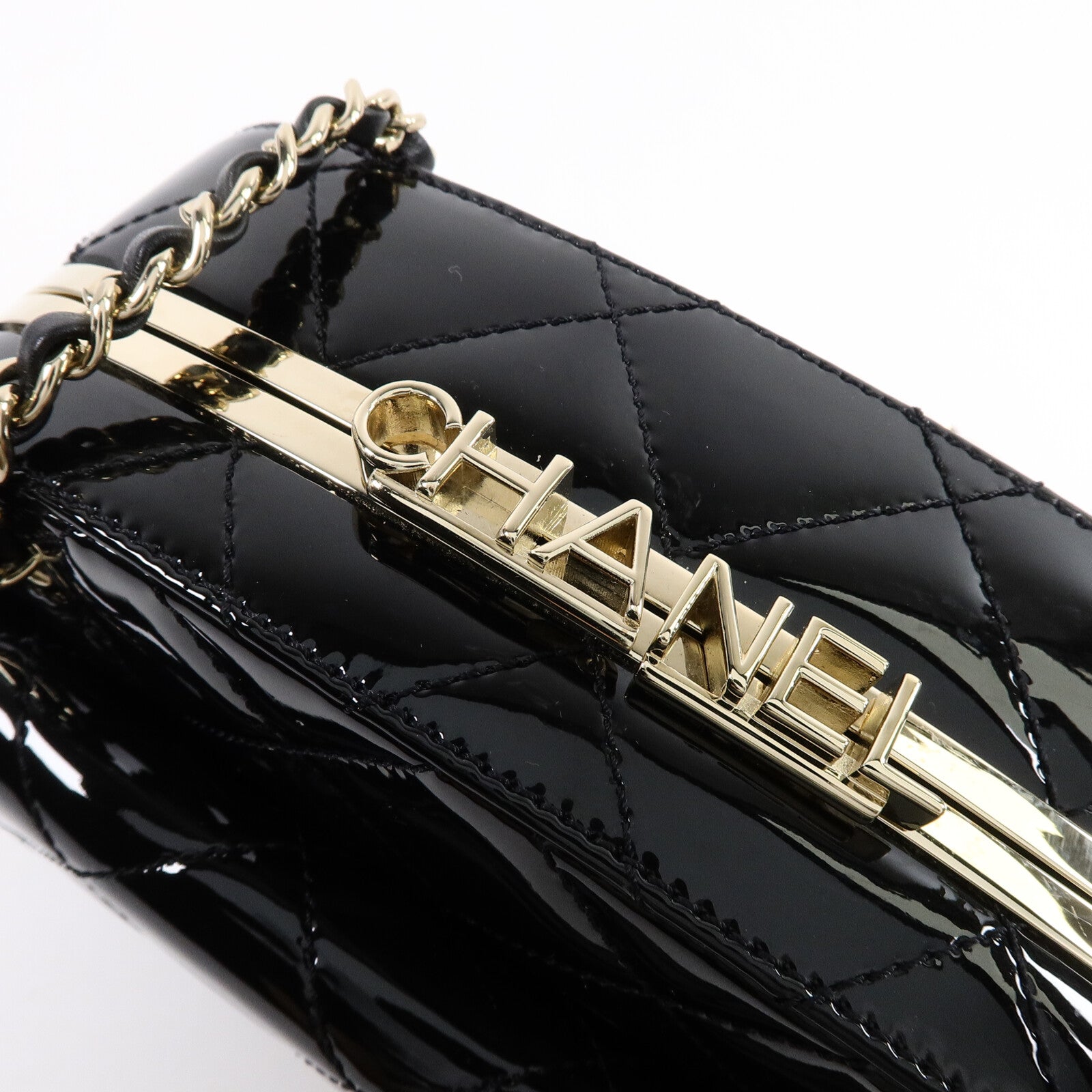 CHANEL 漆皮皮革Mini Camera Case鏈帶肩背袋