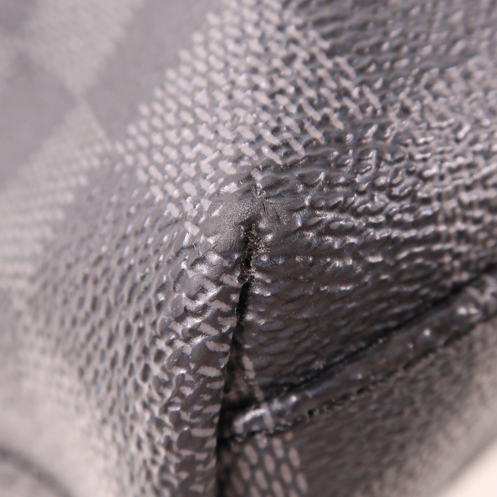 LOUIS VUITTON Damier Graphite Mick MM銀扣肩背袋