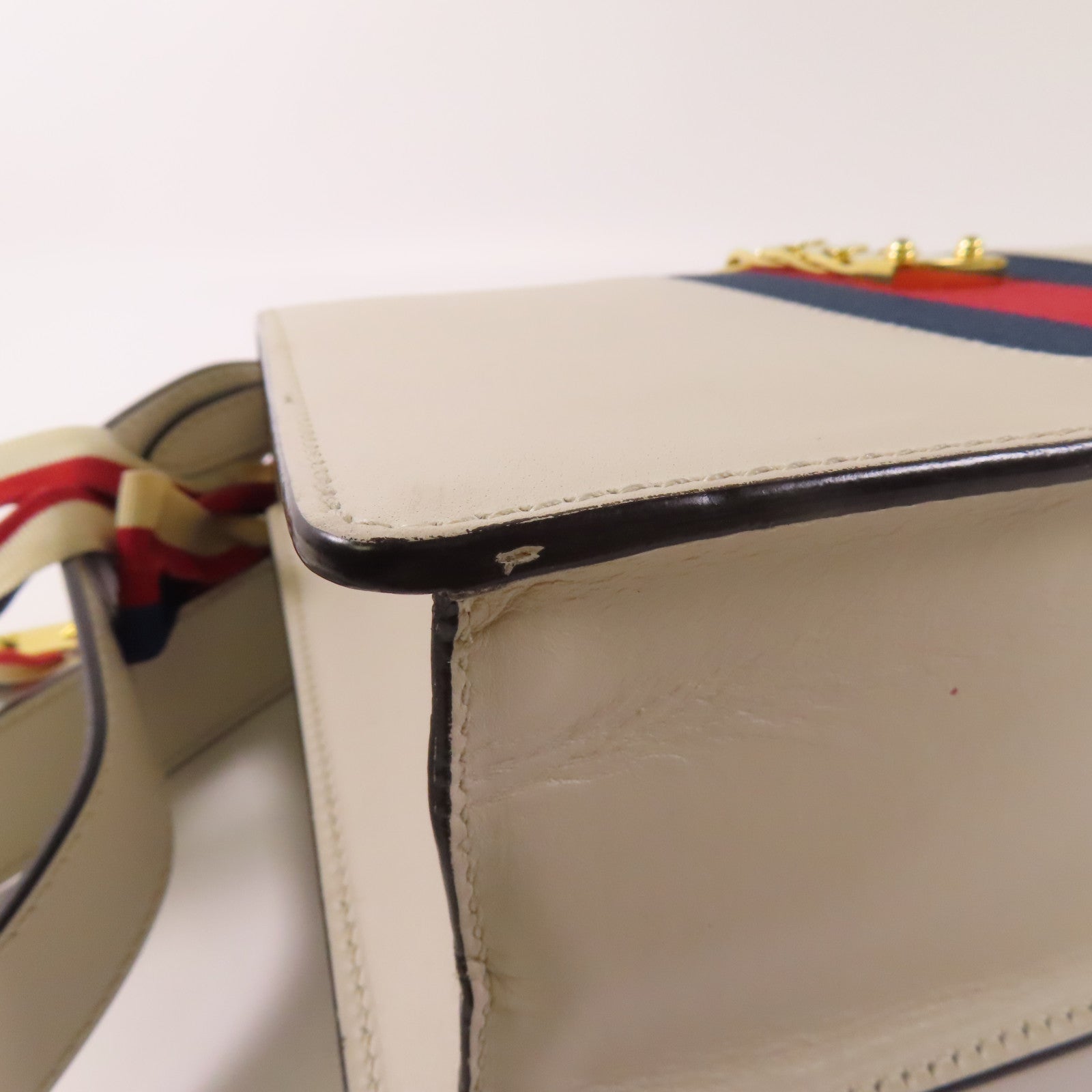GUCCI 牛皮皮革Sylvie金扣肩背袋