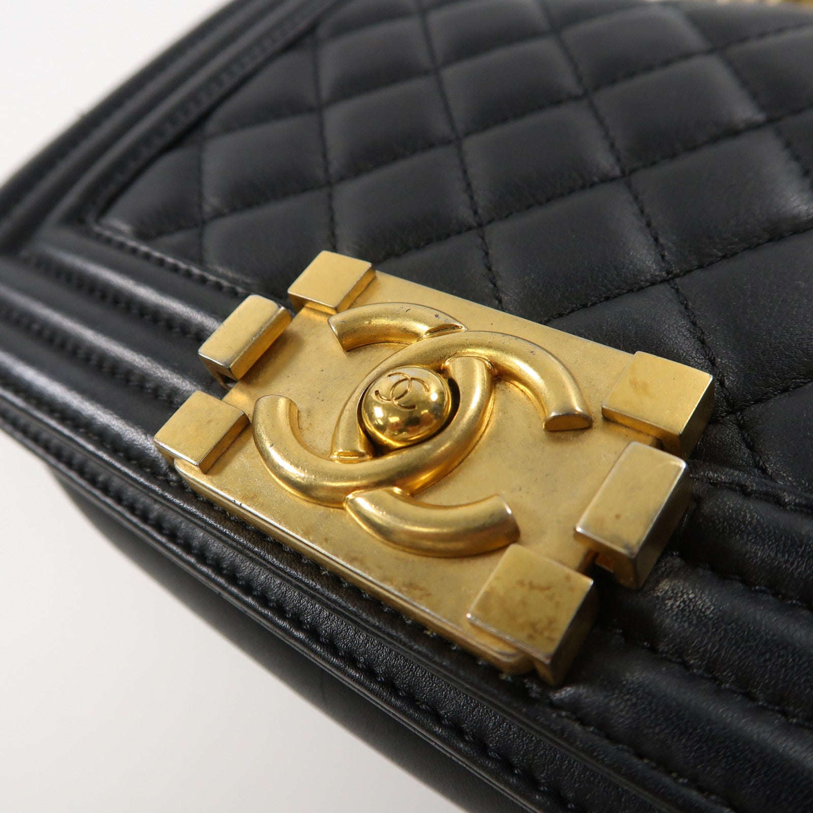 CHANEL 菱格皮革Boy 20金扣鏈帶肩背袋黑色