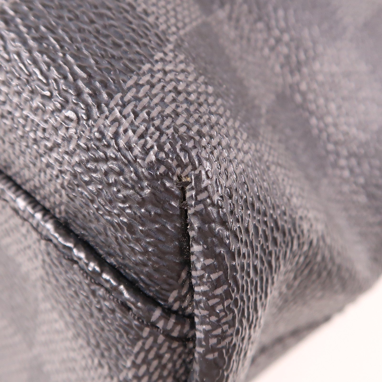 LOUIS VUITTON Damier Graphite Mick MM銀扣肩背袋