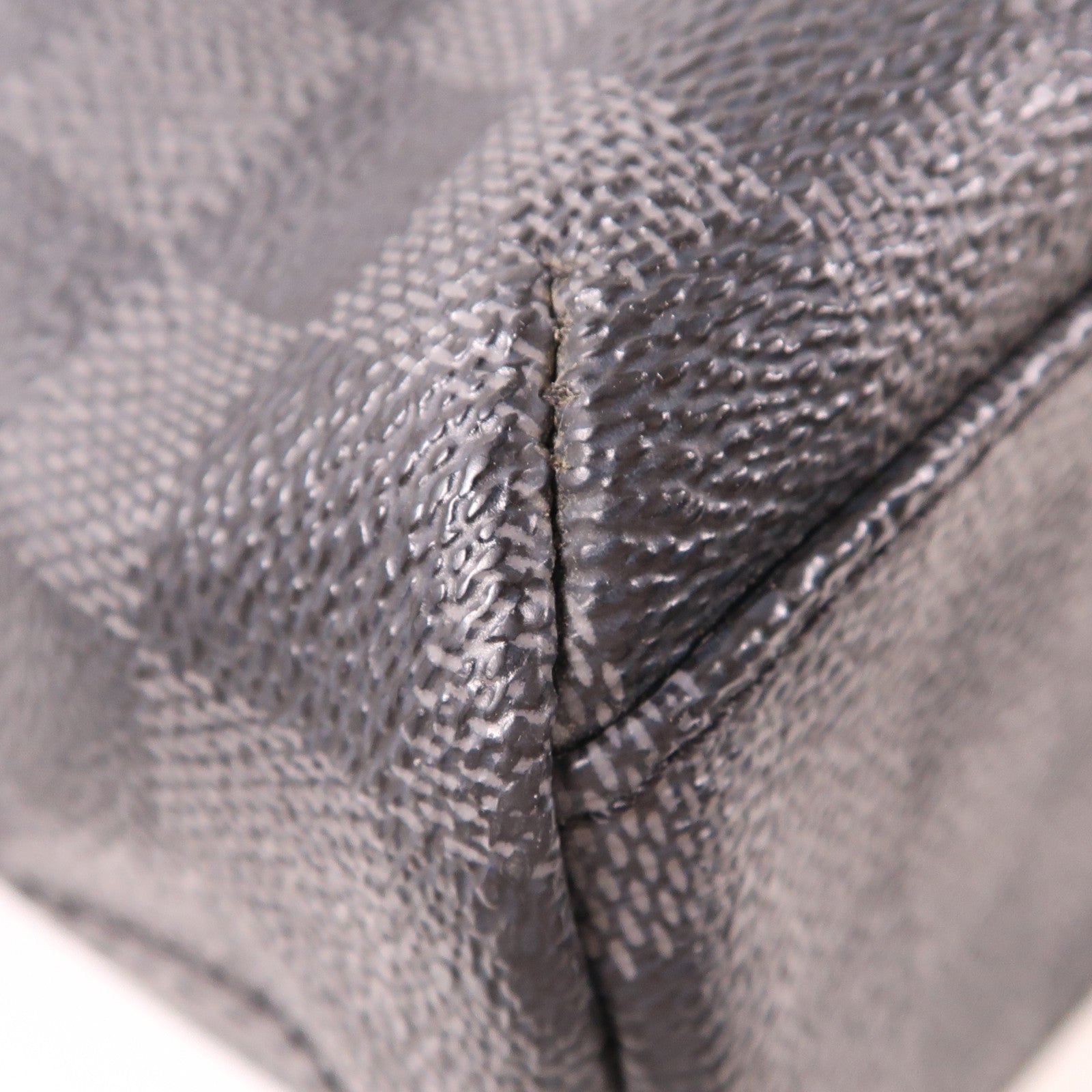 LOUIS VUITTON Damier Graphite Mick MM銀扣肩背袋